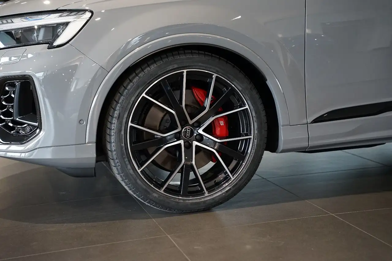 Audi SQ7 TFSI | Pano | Carbon | HuD | B&O | Nardograu 6