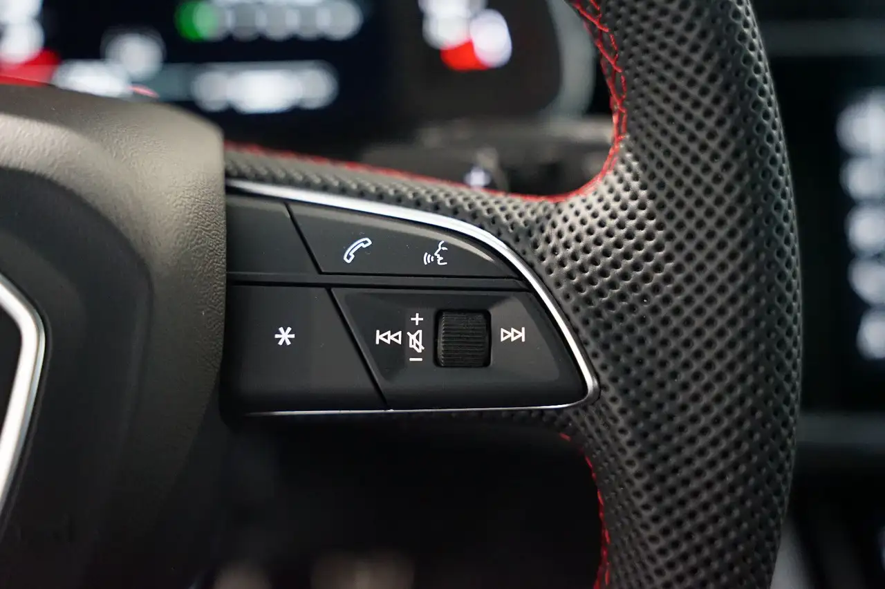 Audi SQ7 TFSI | Pano | Carbon | HuD | B&O | Nardograu 16