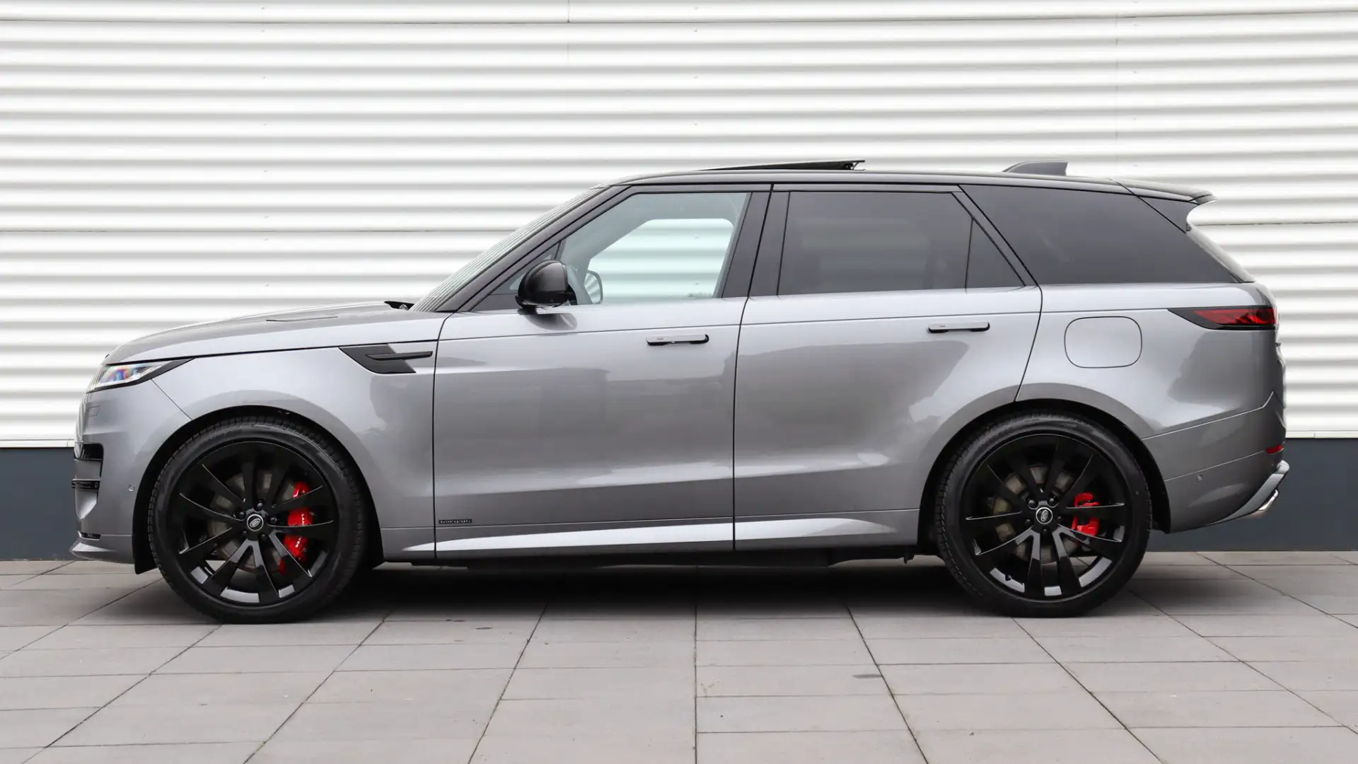 Land Rover Range Rover Sport 3.0 P510e First Edition | Meridian 3D | Massage | Grijs - 2