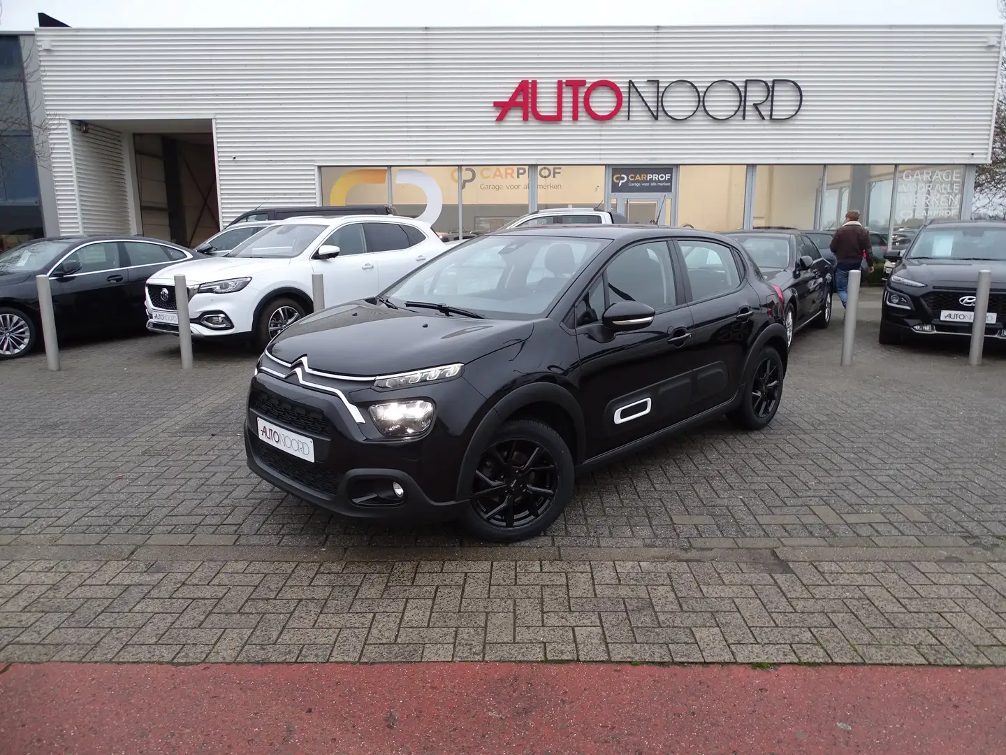 Citroen C3 C3 1.2 Pure Tech SHINE Zwart - 1