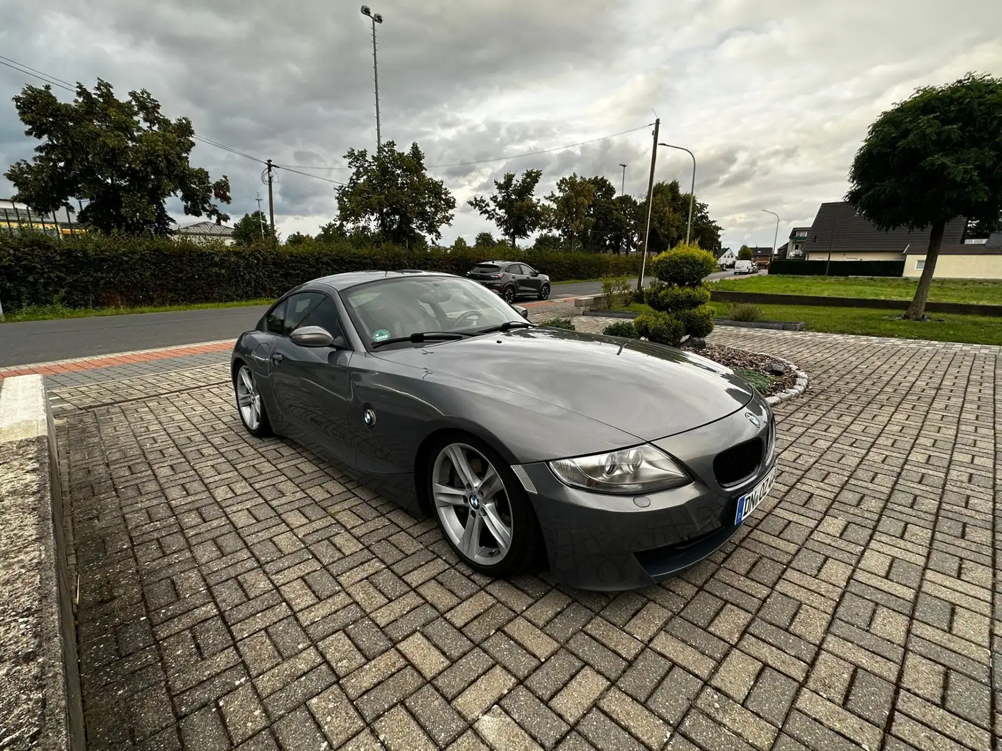 BMW Z4 Coupe 3.0si Aut. siva - 1