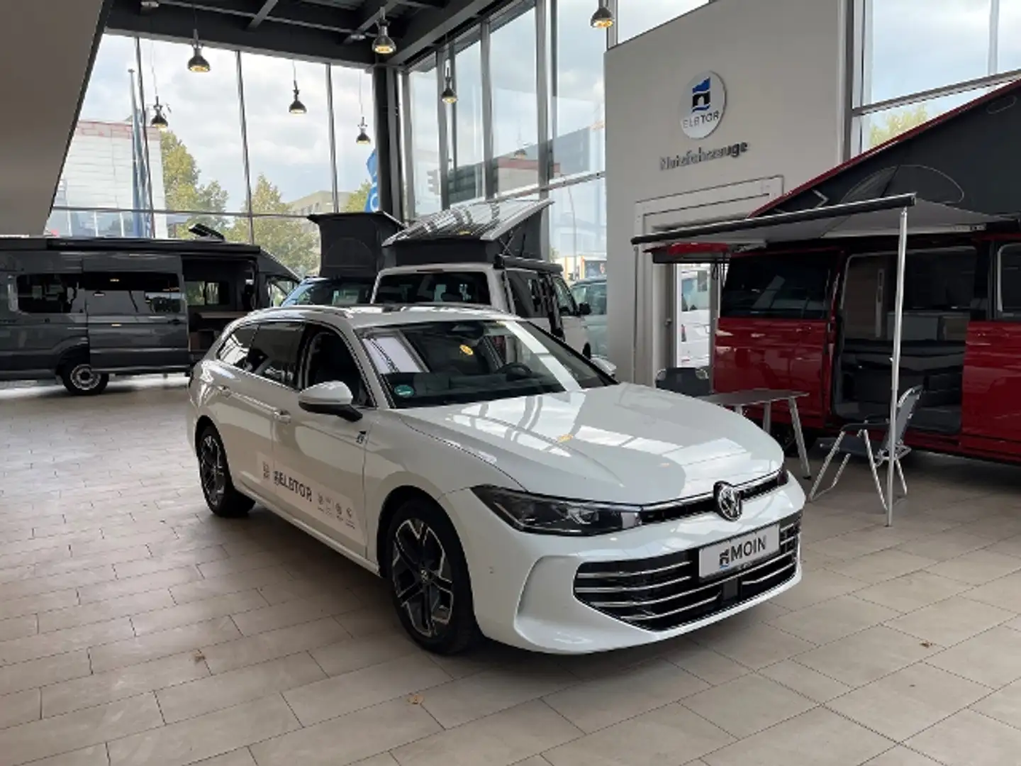 Volkswagen Passat Variant Elegance 2,0 TDI-DSG LED NAVI AHK ACC PDC PANO Bianco - 2