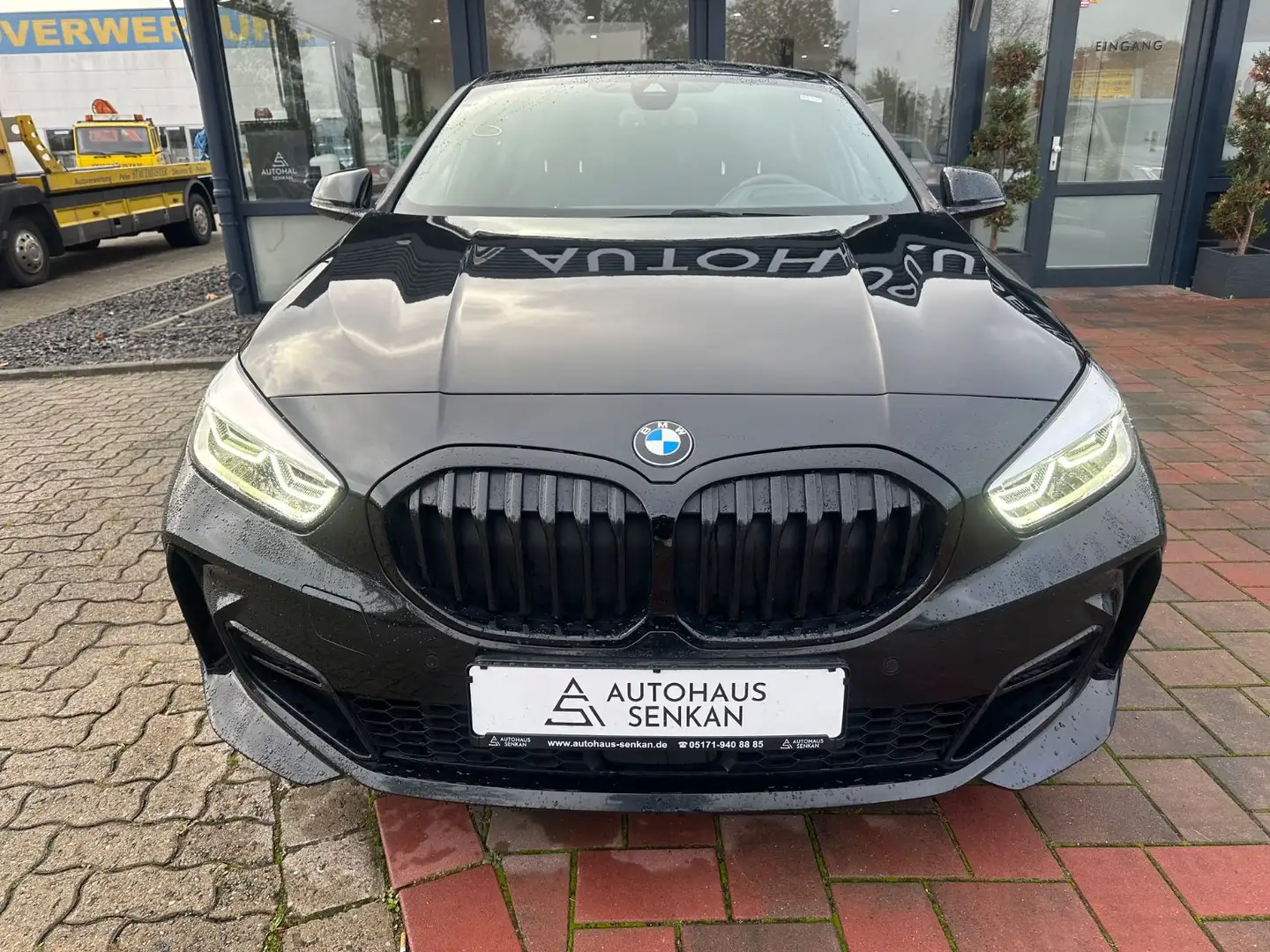 BMW 120 d xDrive M Sport*NAVI*LED*PANORAMA*18"ALU*HUD Schwarz - 2