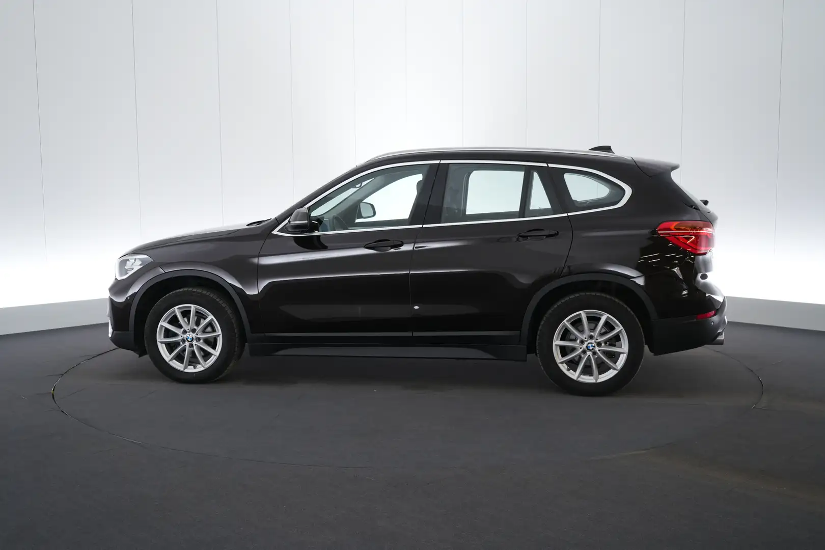 BMW X1 1.5 sDrive16dA Business LEDER/CUIR GPS PDC CAM Ver Brun - 2