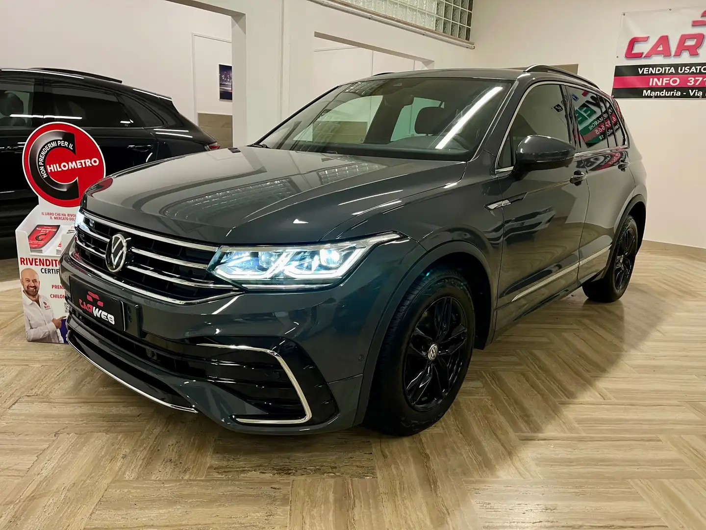 Volkswagen Tiguan II 2021 2.0 tdi R-Line 4motion 150cv dsg Grigio - 1