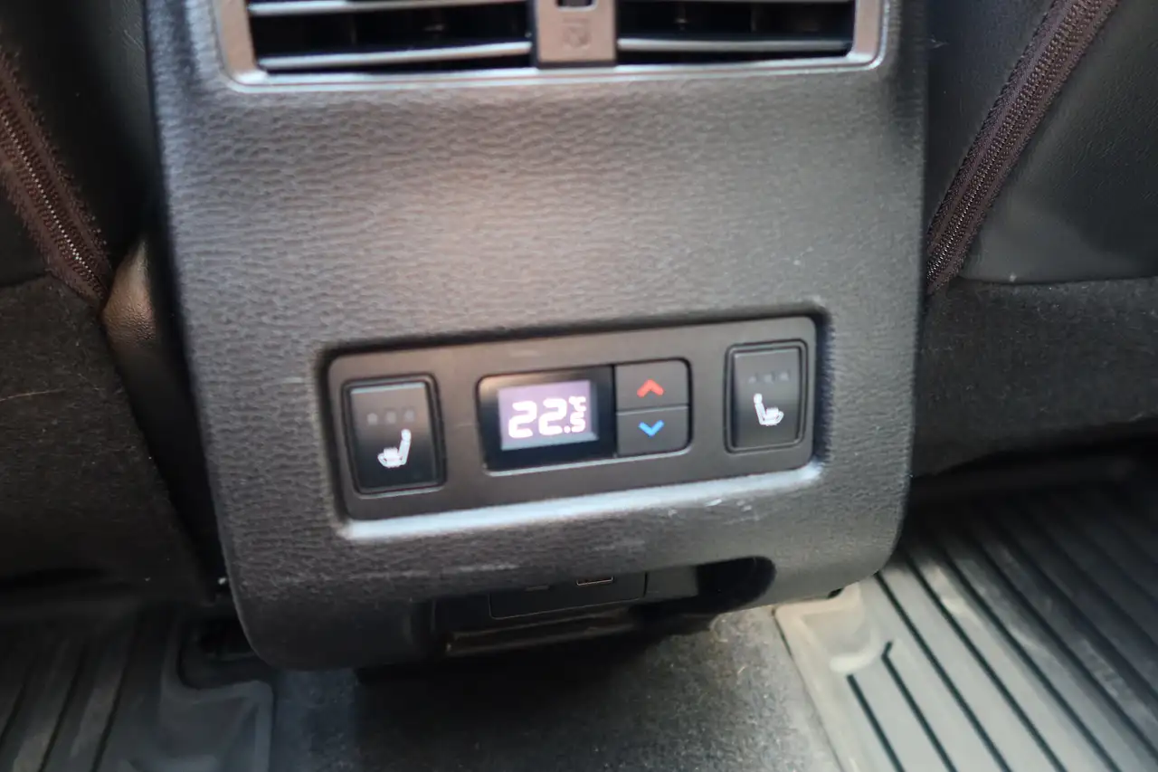 Mitsubishi Outlander снимка Mitsubishi Outlander