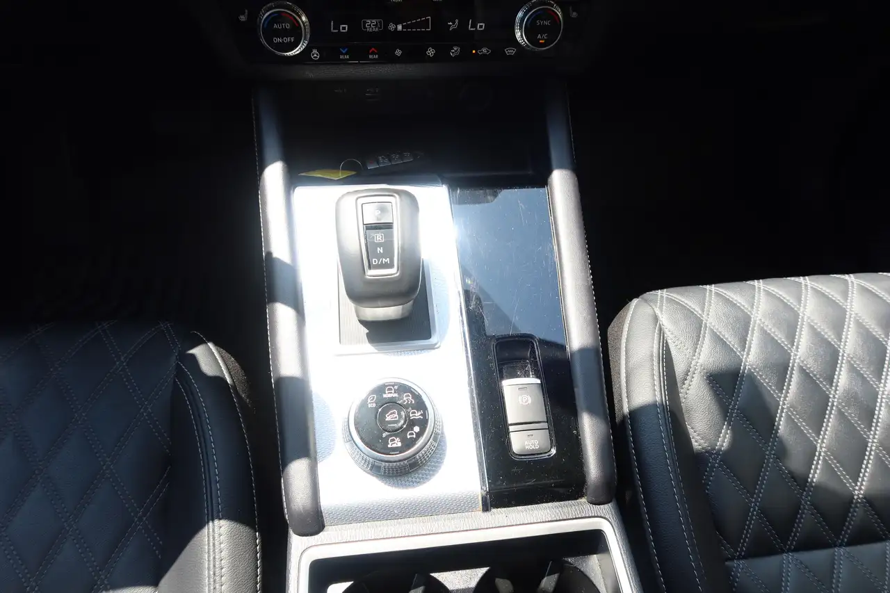 Mitsubishi Outlander снимка Mitsubishi Outlander