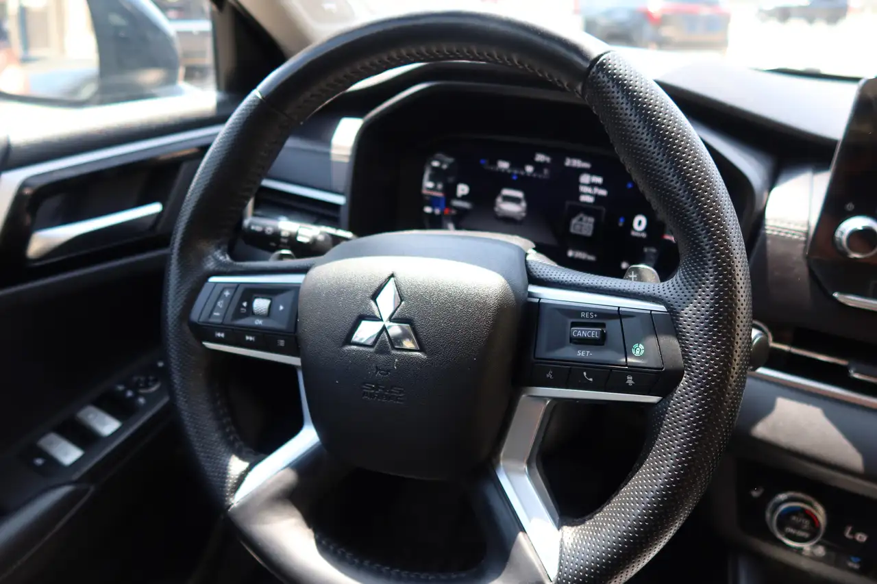 Mitsubishi Outlander снимка Mitsubishi Outlander