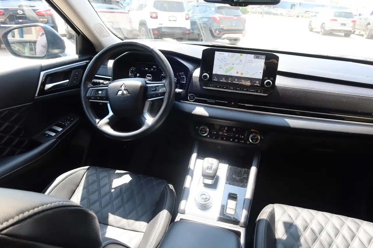 Mitsubishi Outlander снимка Mitsubishi Outlander
