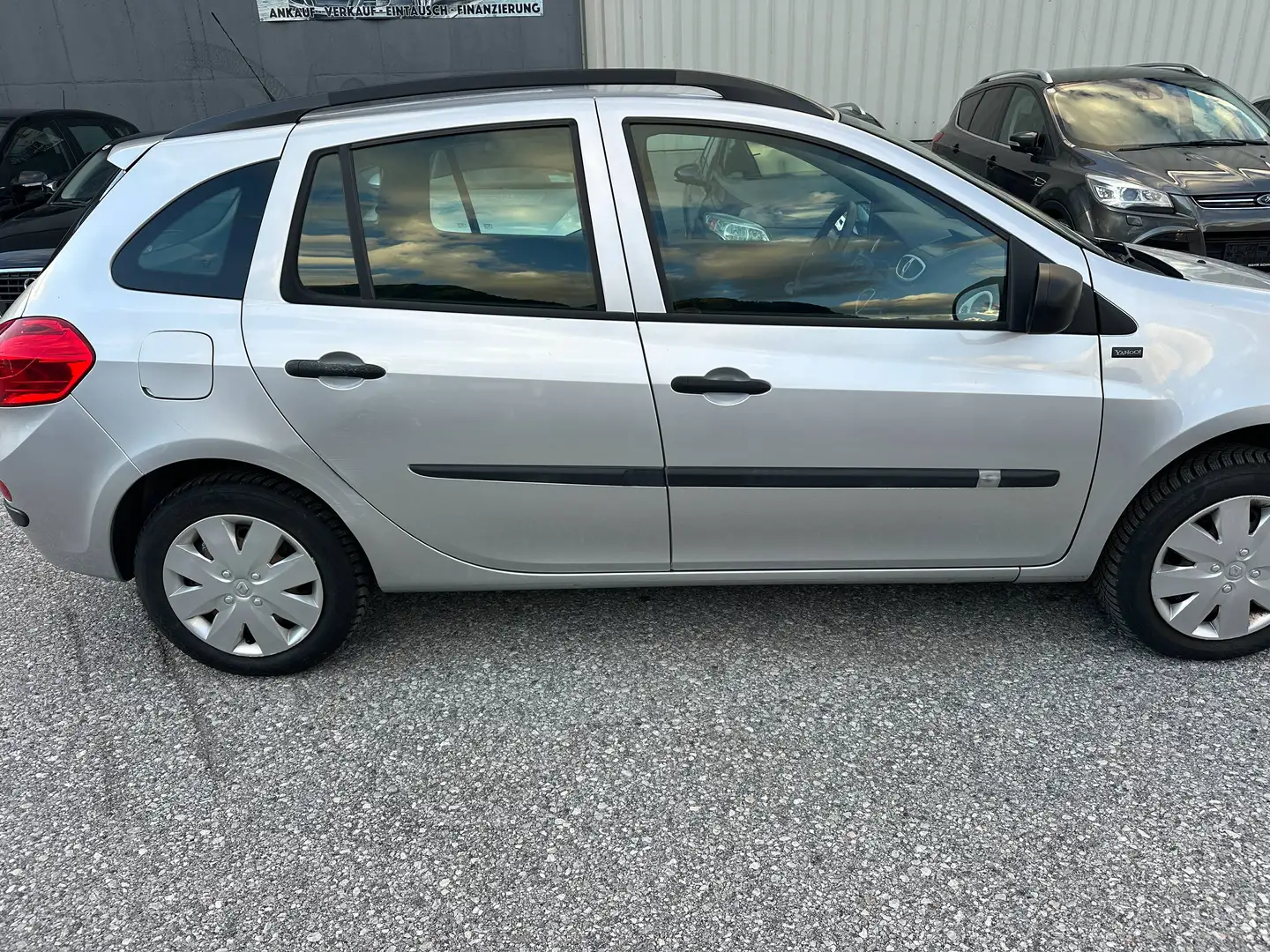 Renault Clio 1,2 Benzin Pickerl 4/2027 - 2