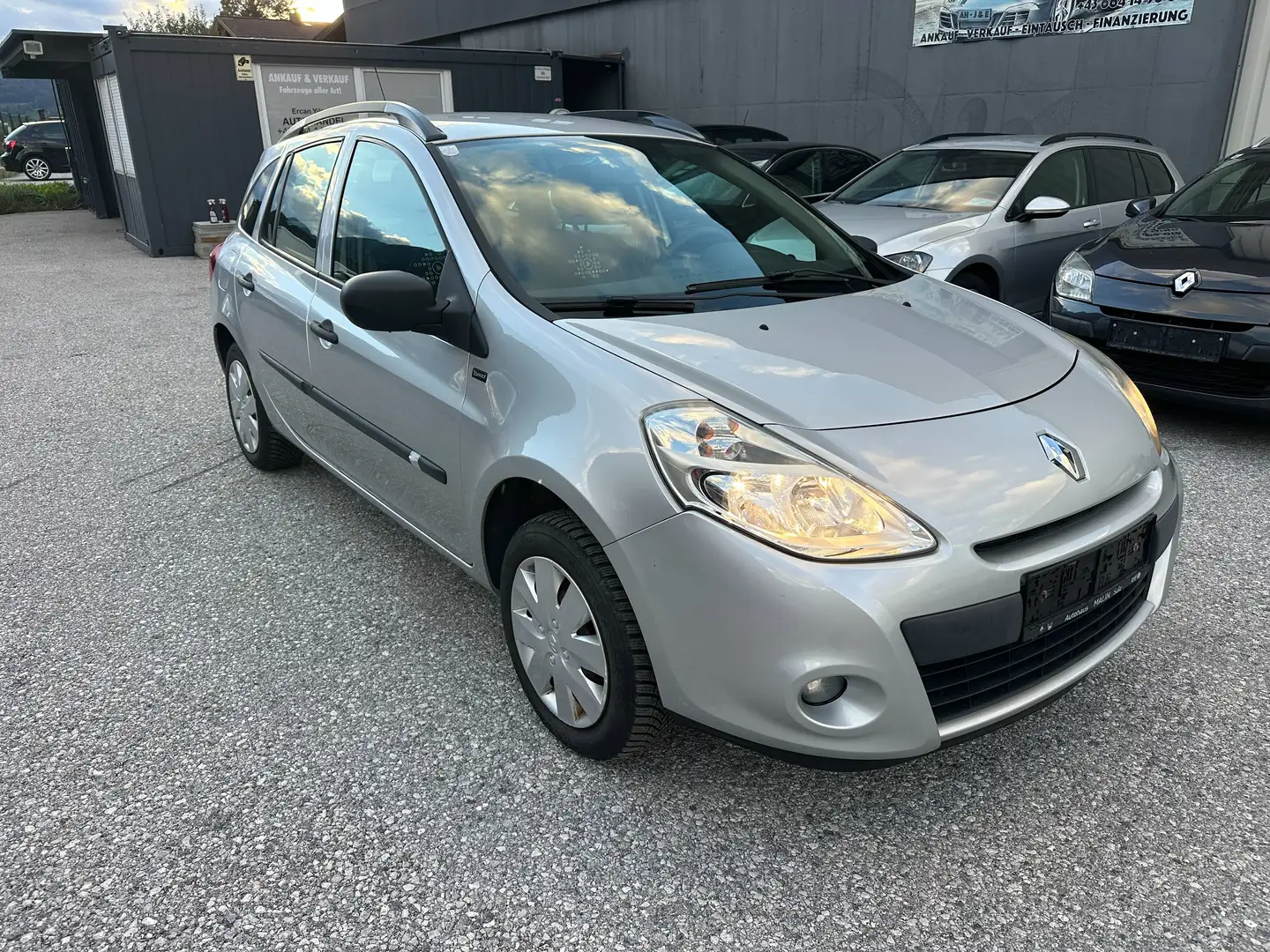 Renault Clio 1,2 Benzin Pickerl 4/2027 - 1