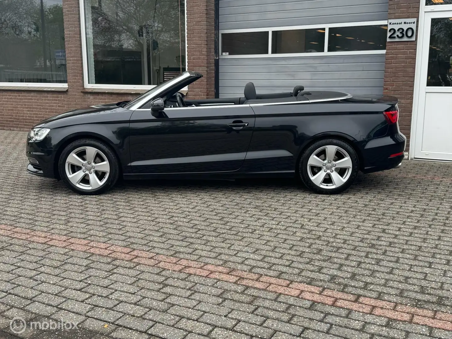Audi A3 Cabriolet 1.4 TFSI CoD PRO LINE S AIRCO/PDC/NAVI Zwart - 2