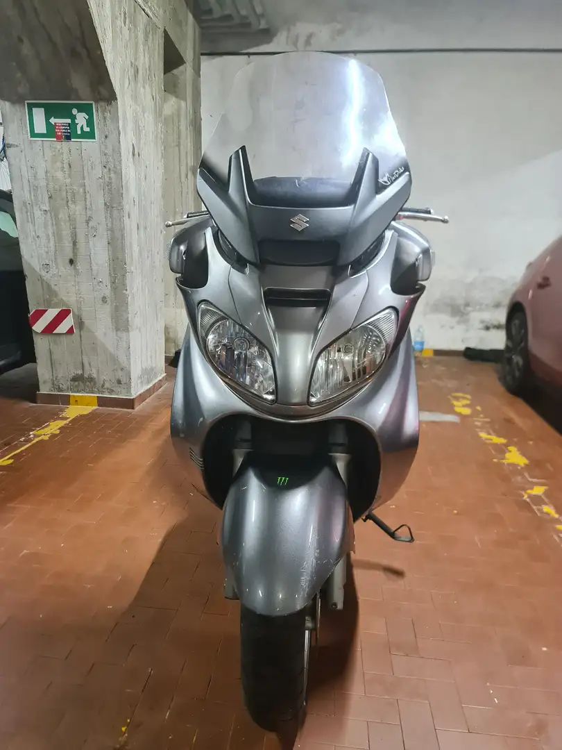 Suzuki Burgman 650 Executive Plateado - 1