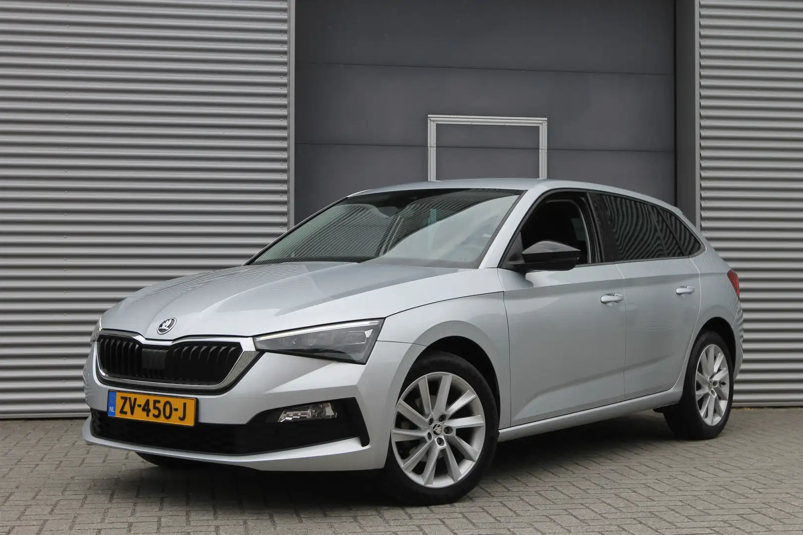 Skoda Scala 1.0 TSI First Edition I Carplay I PDC I Climate Co Grijs - 1