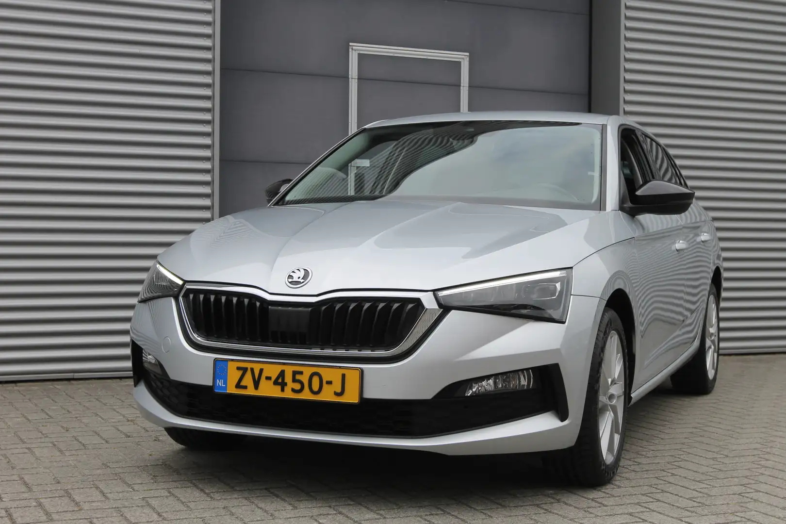 Skoda Scala 1.0 TSI First Edition I Carplay I PDC I Climate Co Grijs - 2