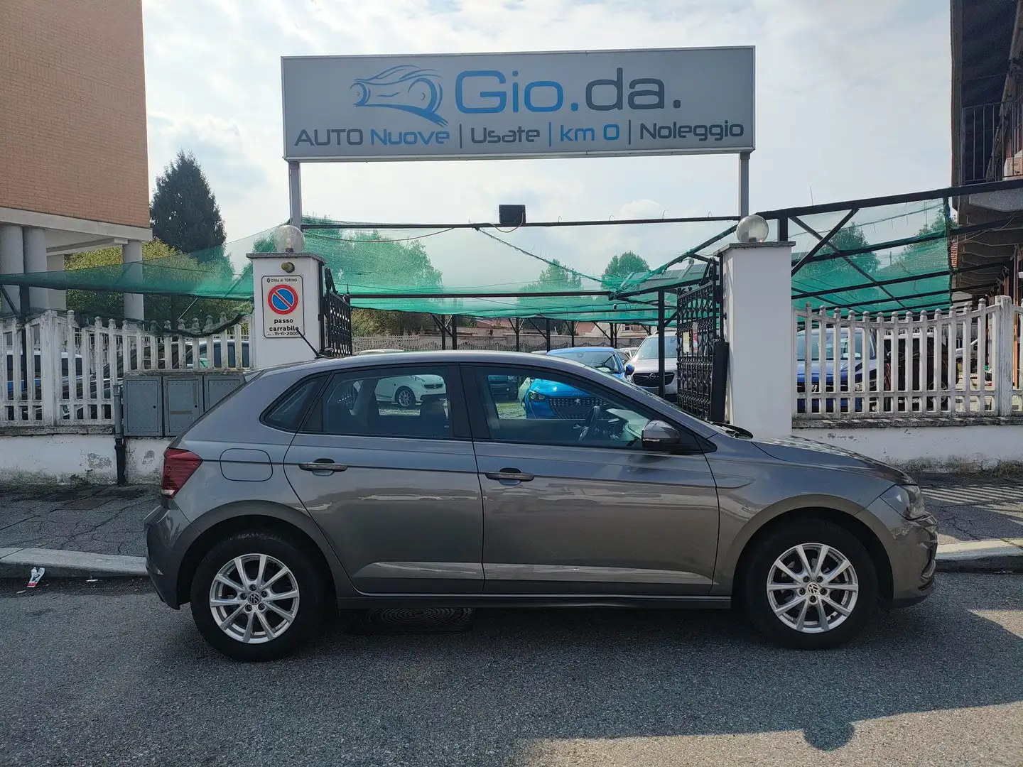 Volkswagen Polo Polo 5p 1.0 evo Comfortline 80cv Gris - 1