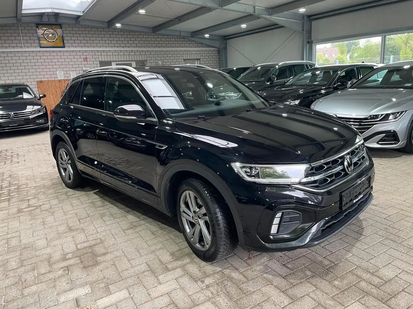 Volkswagen T-Roc 2.0 TDI R-Line DSG IQ-Light ACC AHK RFK Schwarz - 2