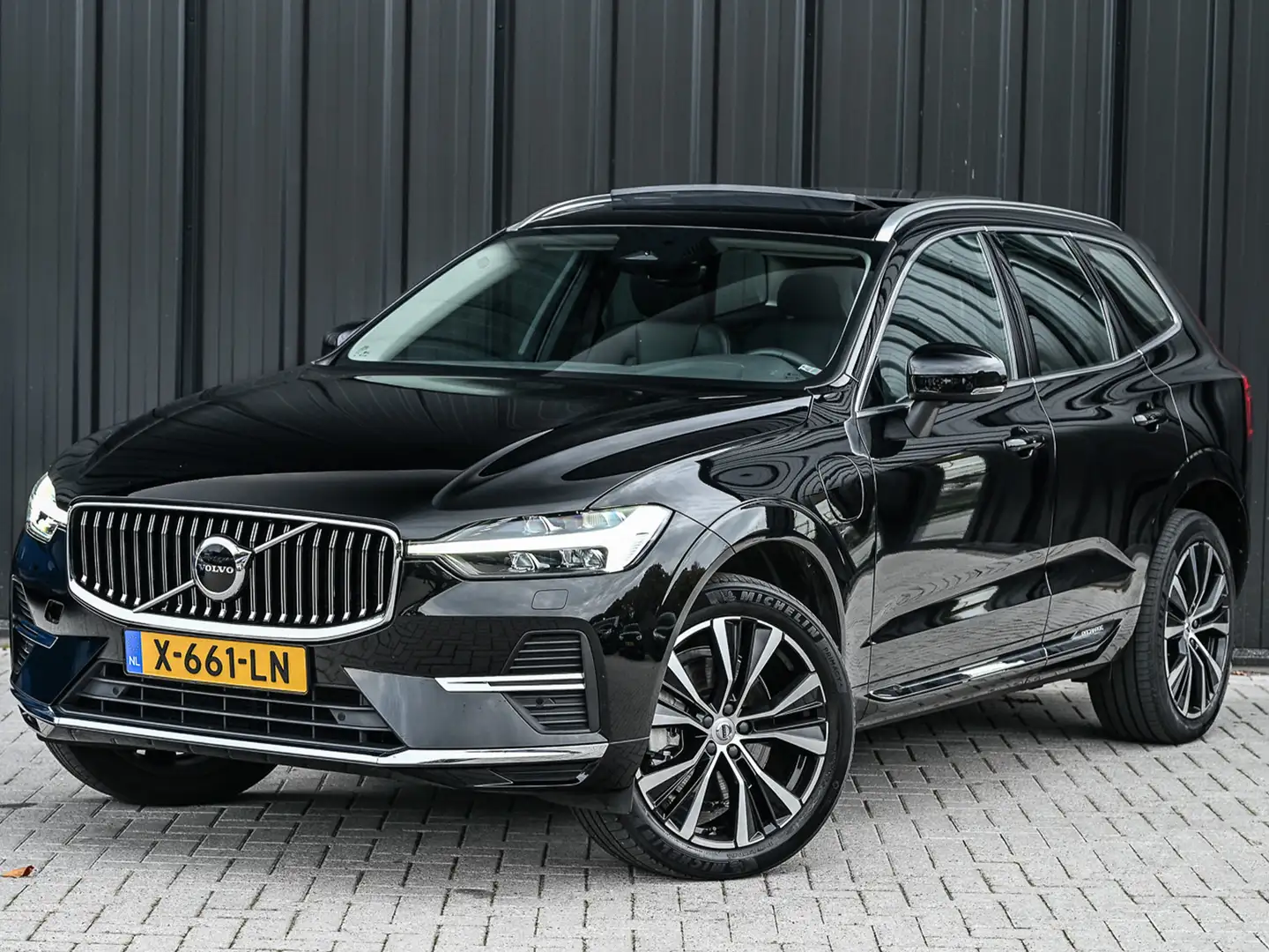 Volvo XC60 2.0 T6 PLUG-IN HYBRID AWD | LONG RANGE | KEYLESS | Zwart - 2