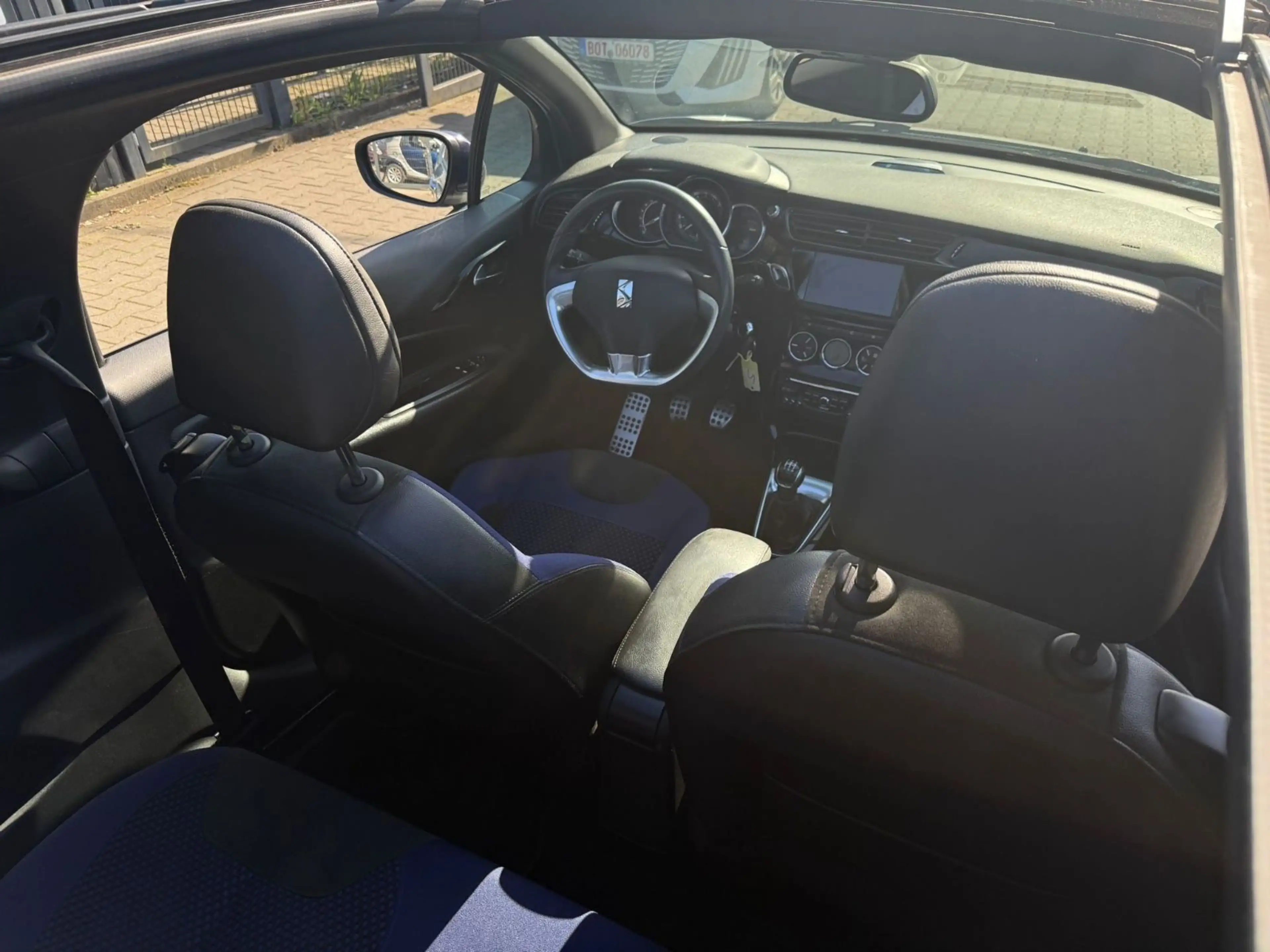 Citroen DS3 Cabrio SoChic — photo 15