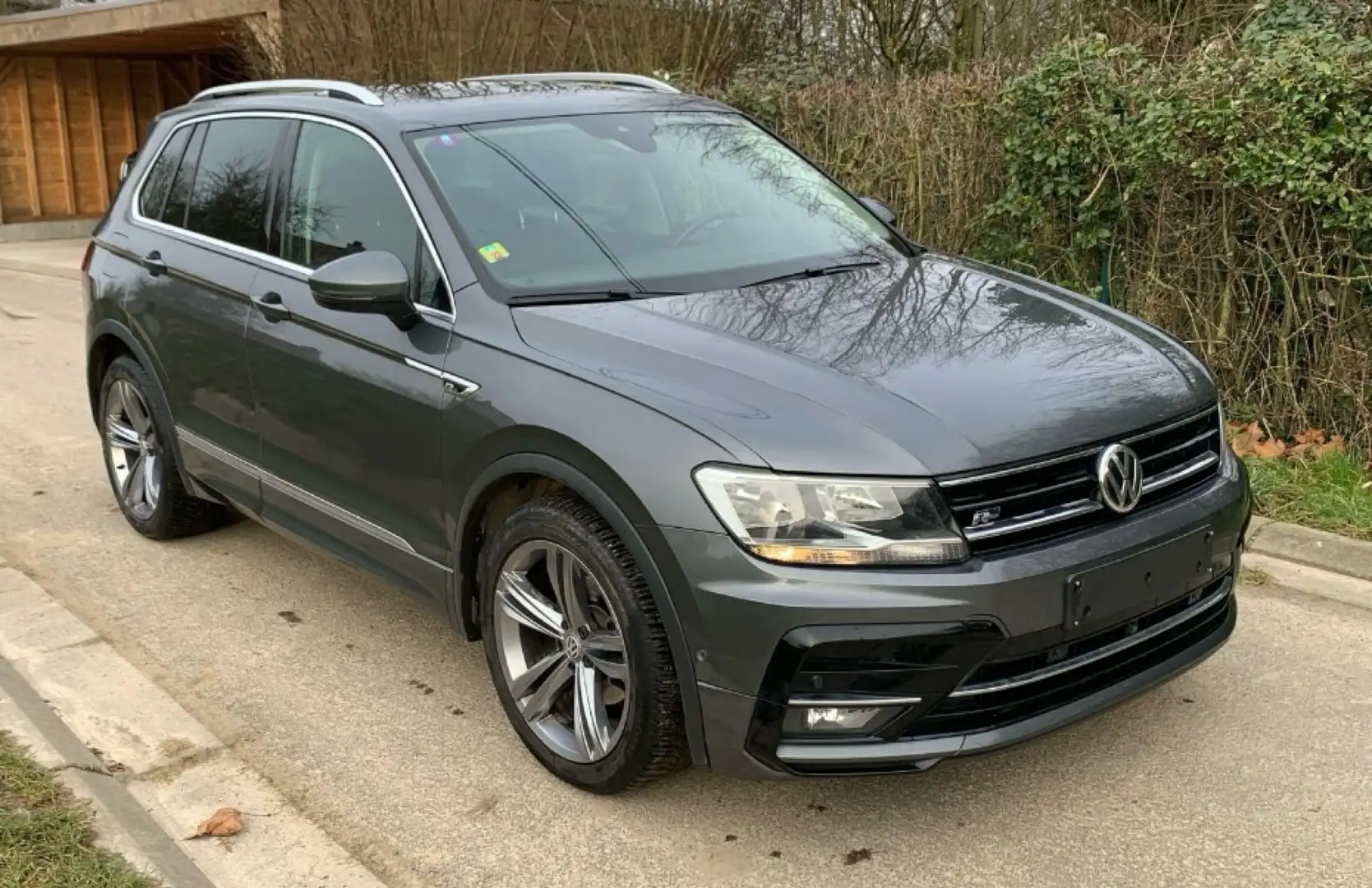 Volkswagen Tiguan 2.0 TDi R Line Grijs - 1