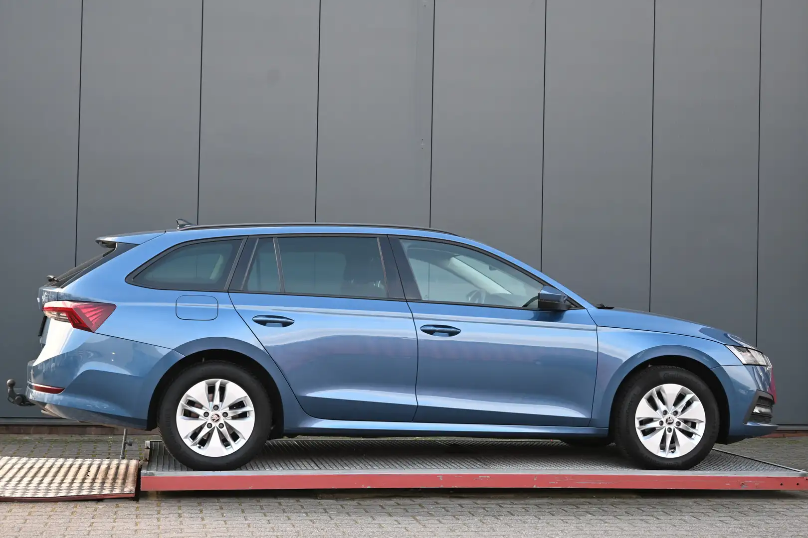 Skoda Octavia Combi 1.0 TSI Business Edition trekhaak panoramada Bleu - 2
