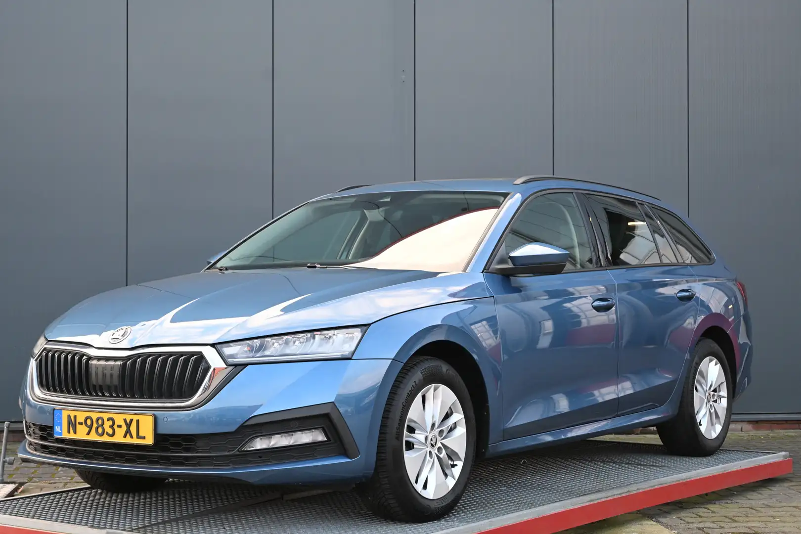 Skoda Octavia Combi 1.0 TSI Business Edition trekhaak panoramada Bleu - 1