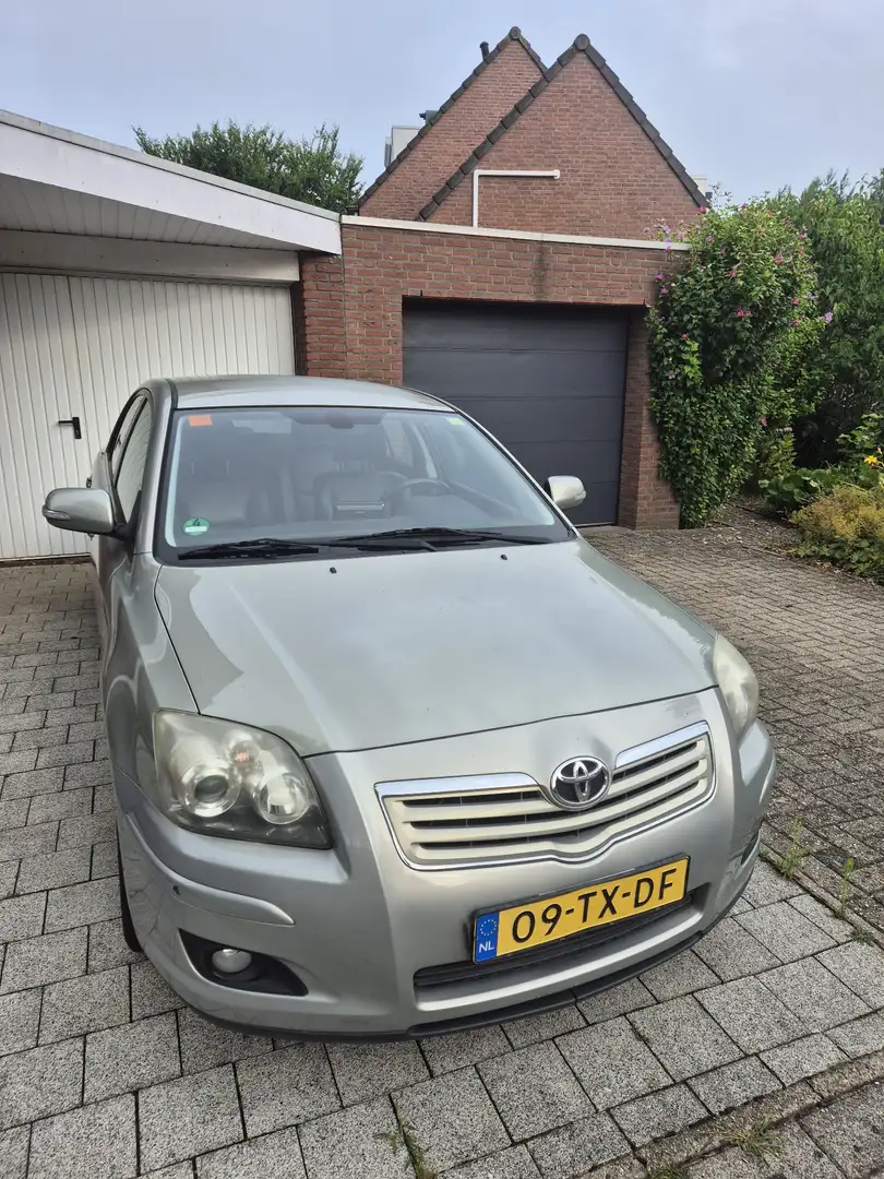 Toyota Avensis 2.0 VVTi Executive Beige - 1