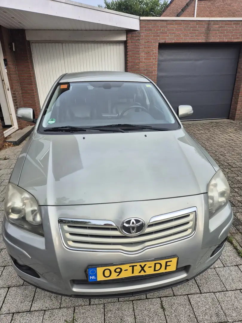 Toyota Avensis 2.0 VVTi Executive Beige - 2