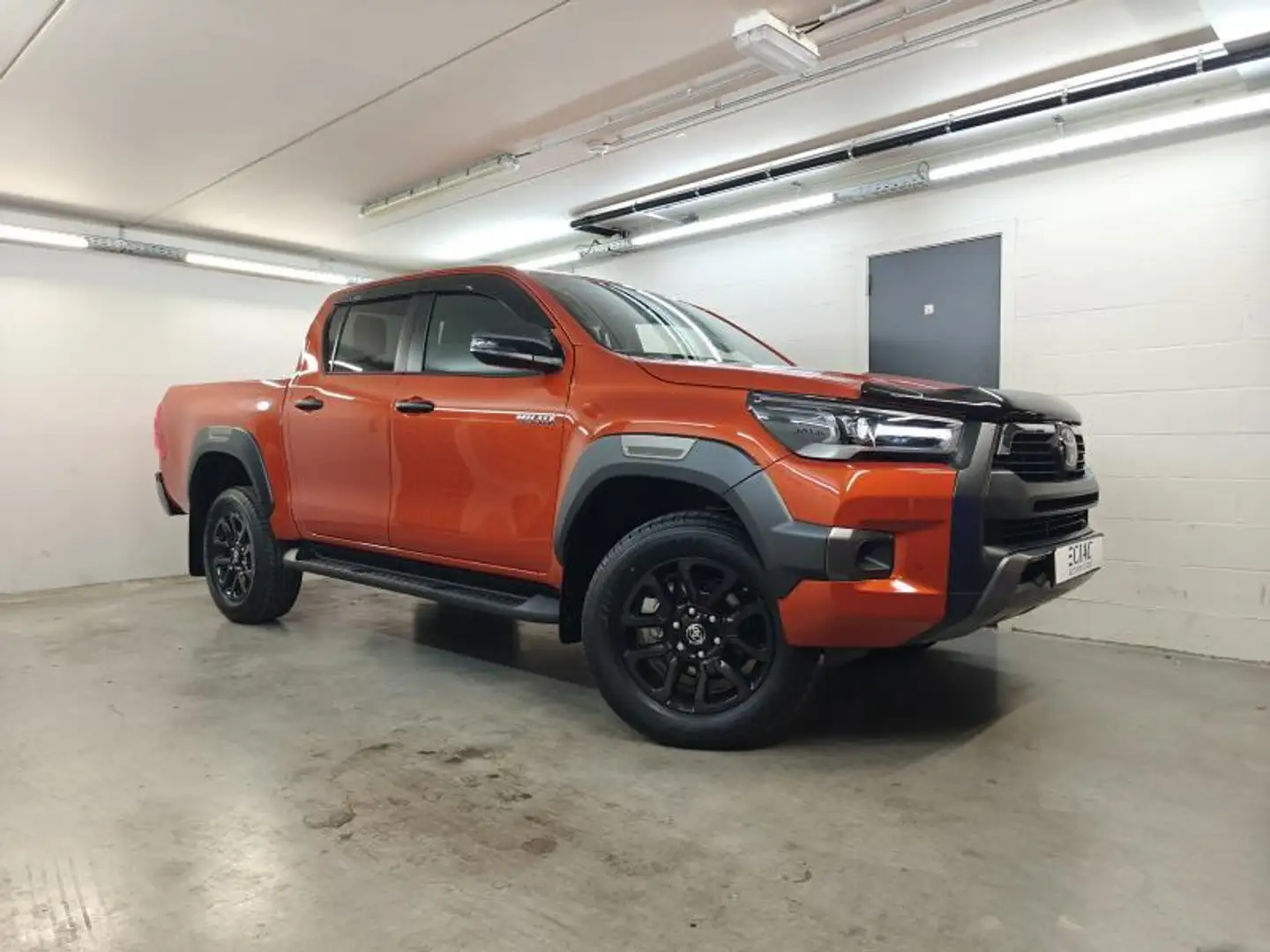 Toyota Hilux DC - 2.8 MHEV Diesel - Invincible - Naranja - 2