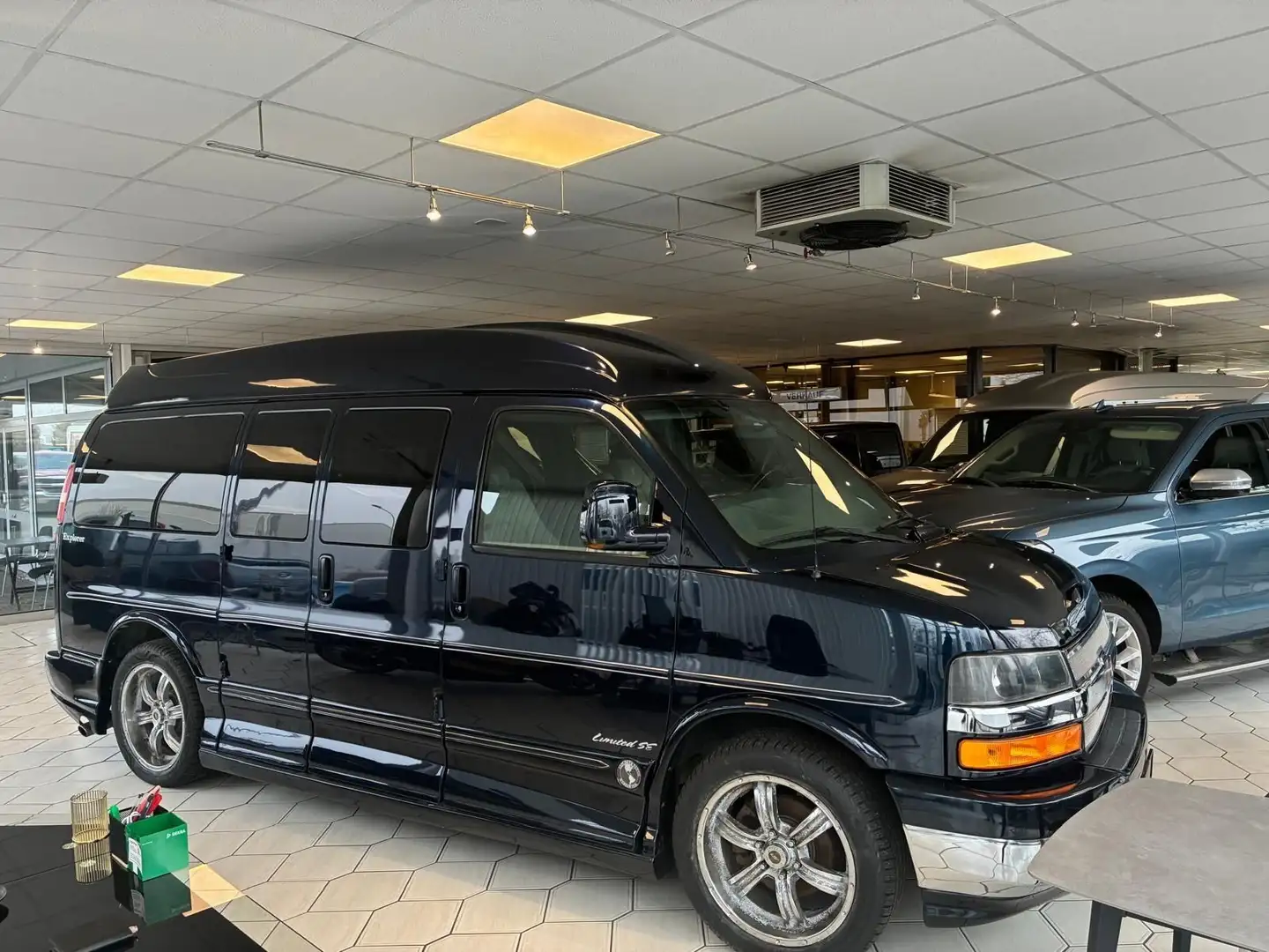 Chevrolet Express 5,3l V8 Explorer Limited Blau - 1