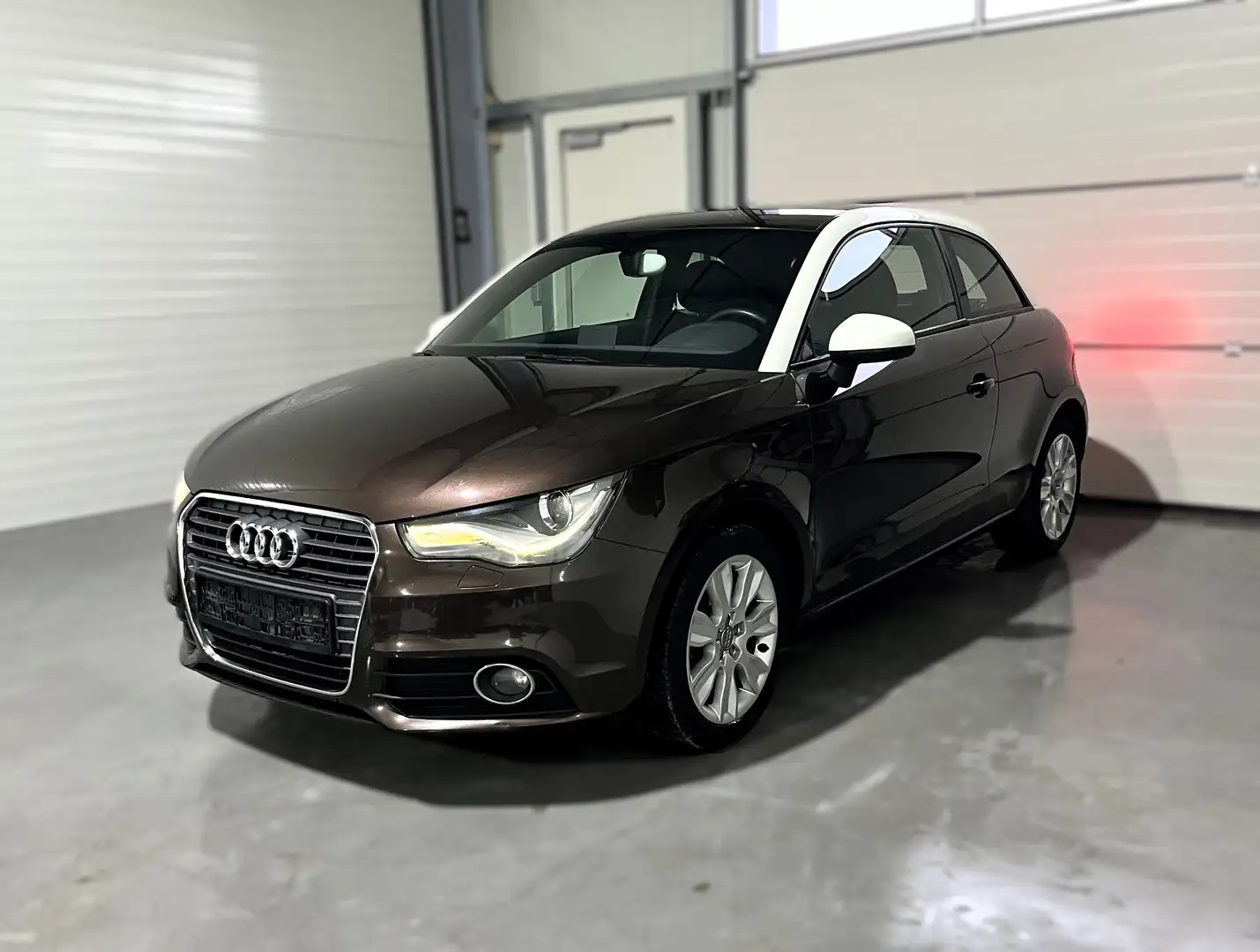 Audi A1 ambition 1.HAND | PDC | SITZHZG | XENON Marrón - 1