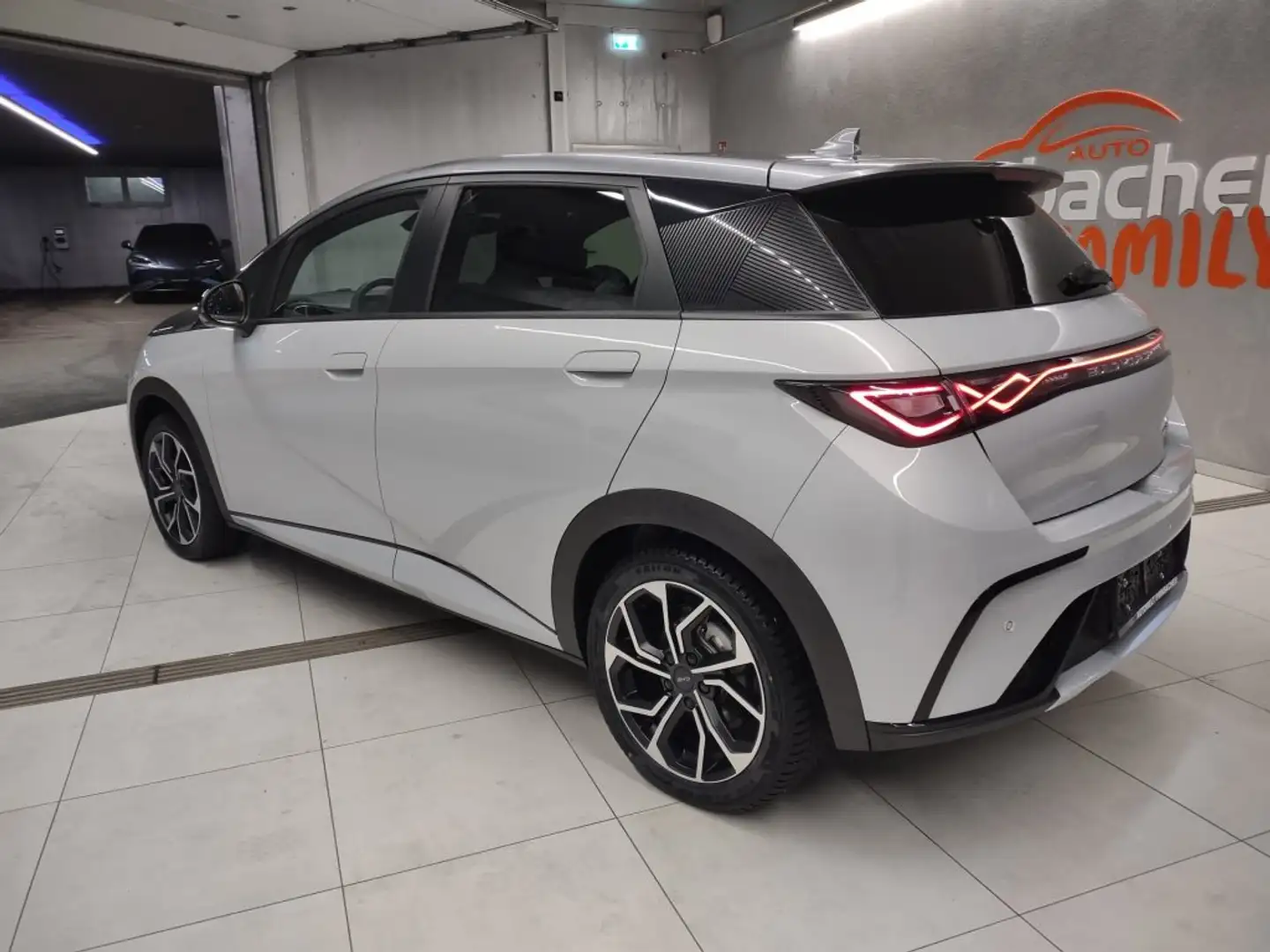 BYD Dolphin Design 60,4 kWh Akku Alb - 2