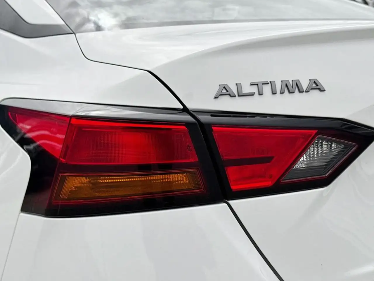 Nissan Altima снимка Nissan Altima