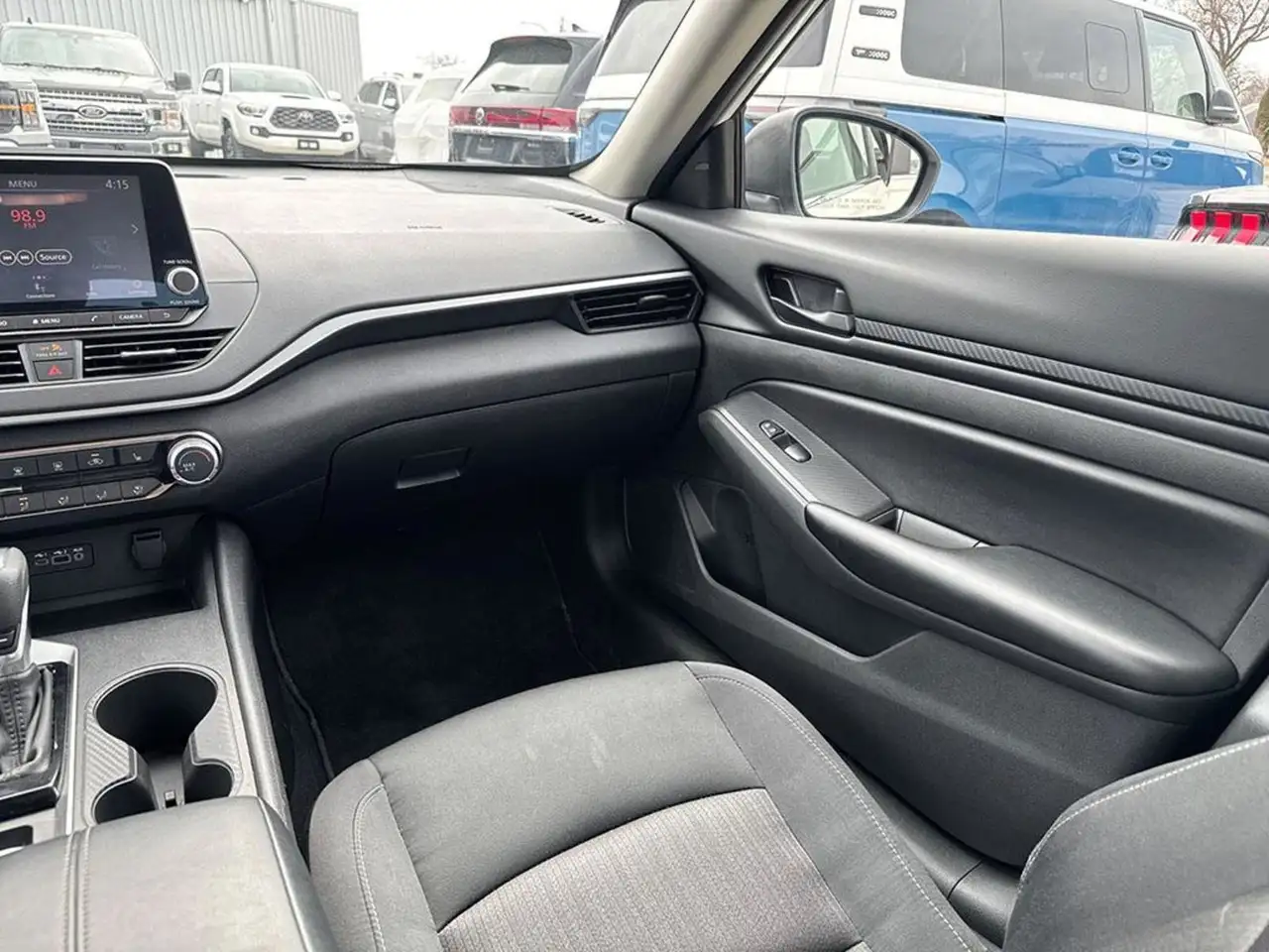 Nissan Altima снимка Nissan Altima