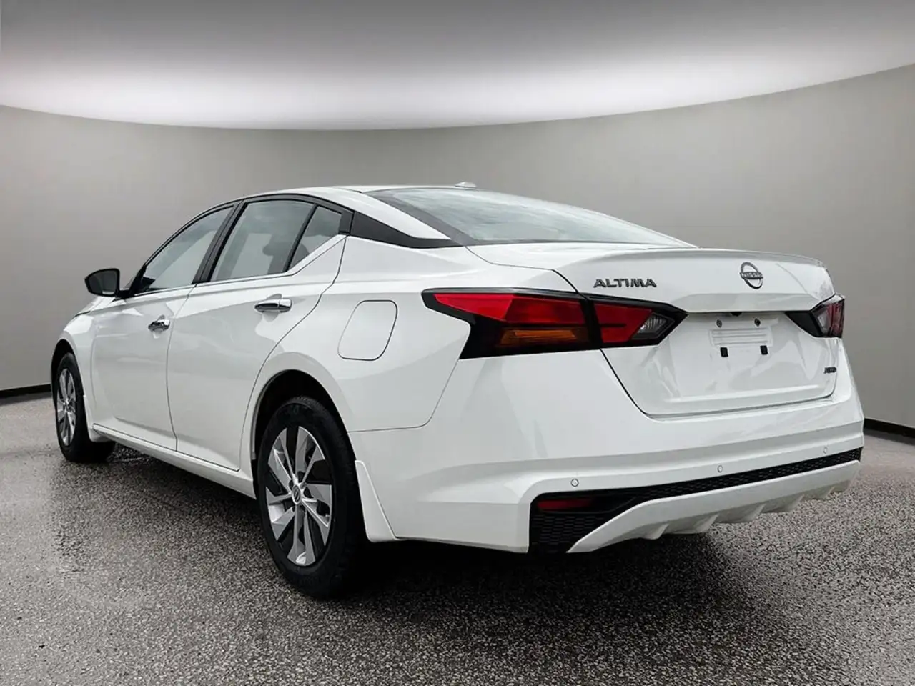 Nissan Altima снимка Nissan Altima