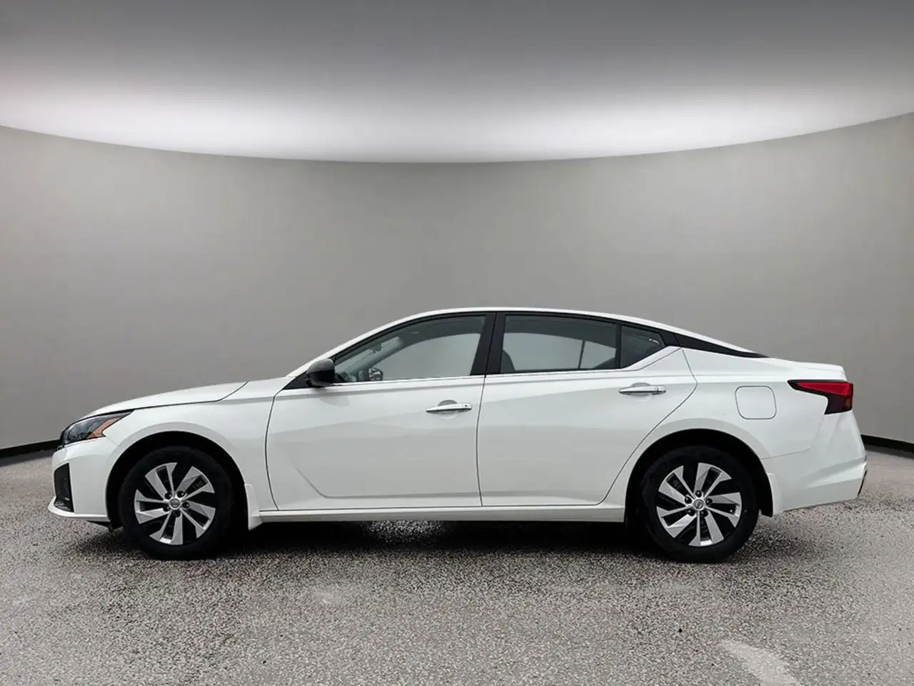 Nissan Altima снимка Nissan Altima