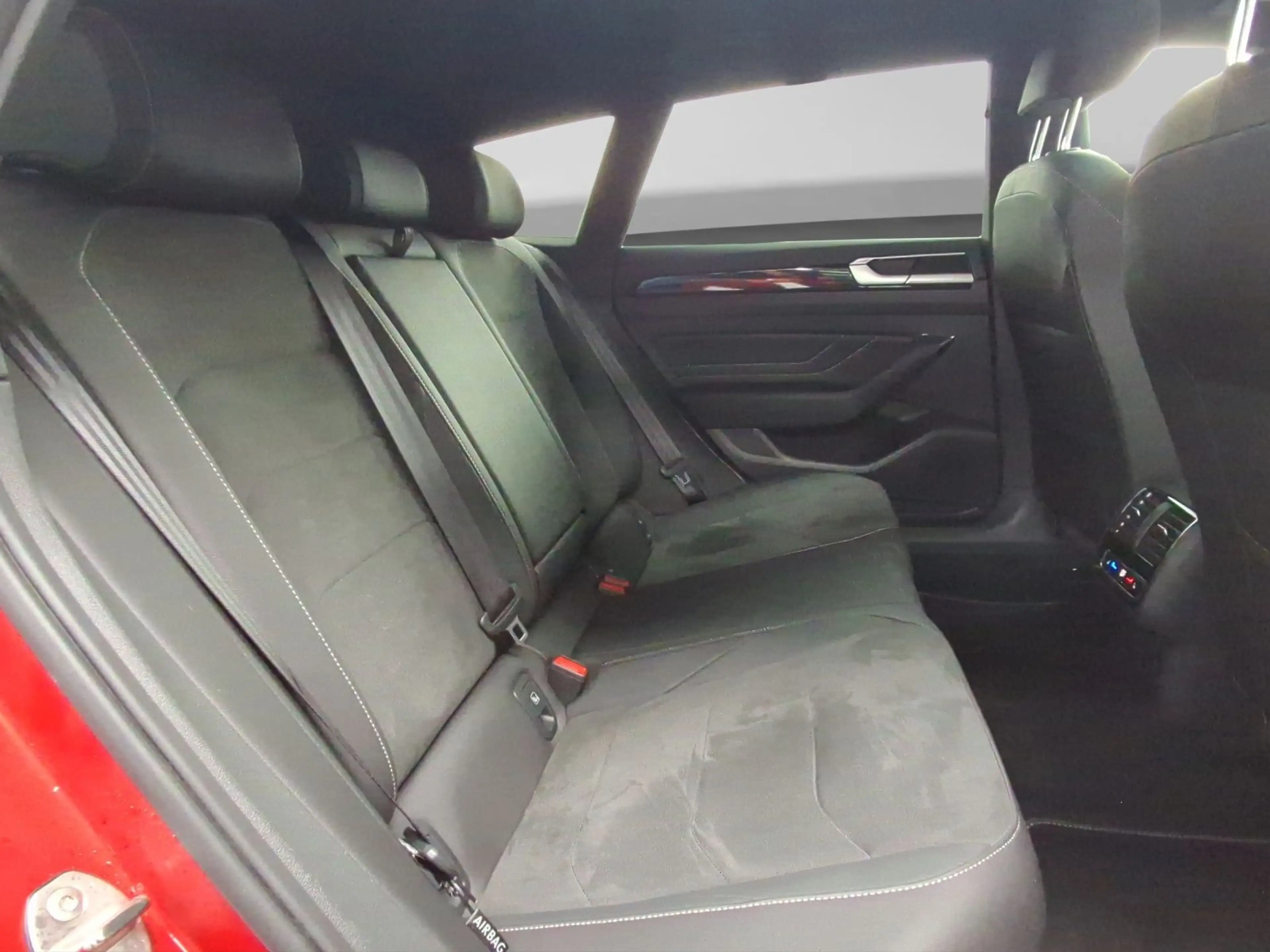 Volkswagen Arteon 2.0 TDI DSG R-LINE LM20 PA — photo 6