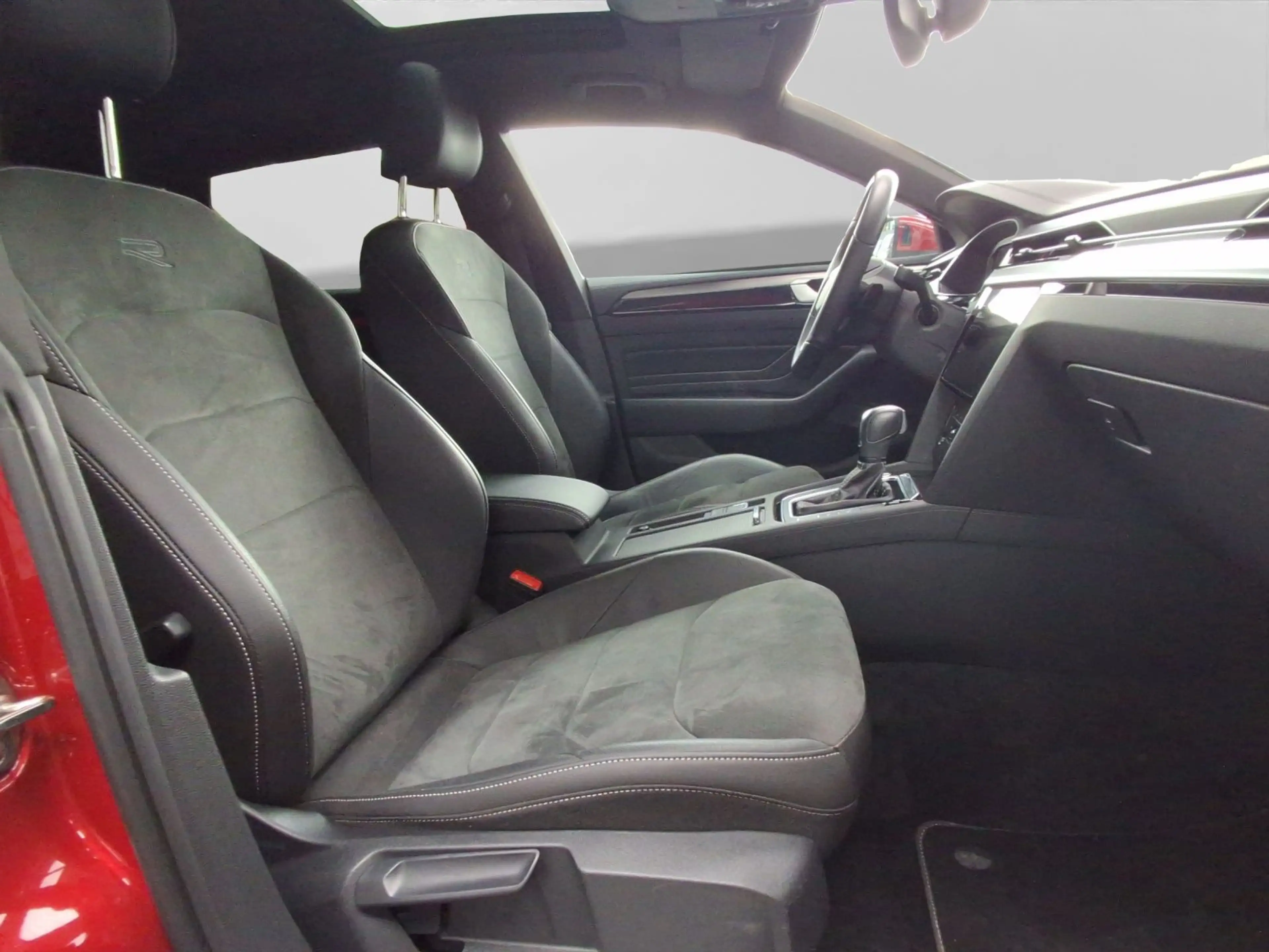 Volkswagen Arteon 2.0 TDI DSG R-LINE LM20 PA — photo 4