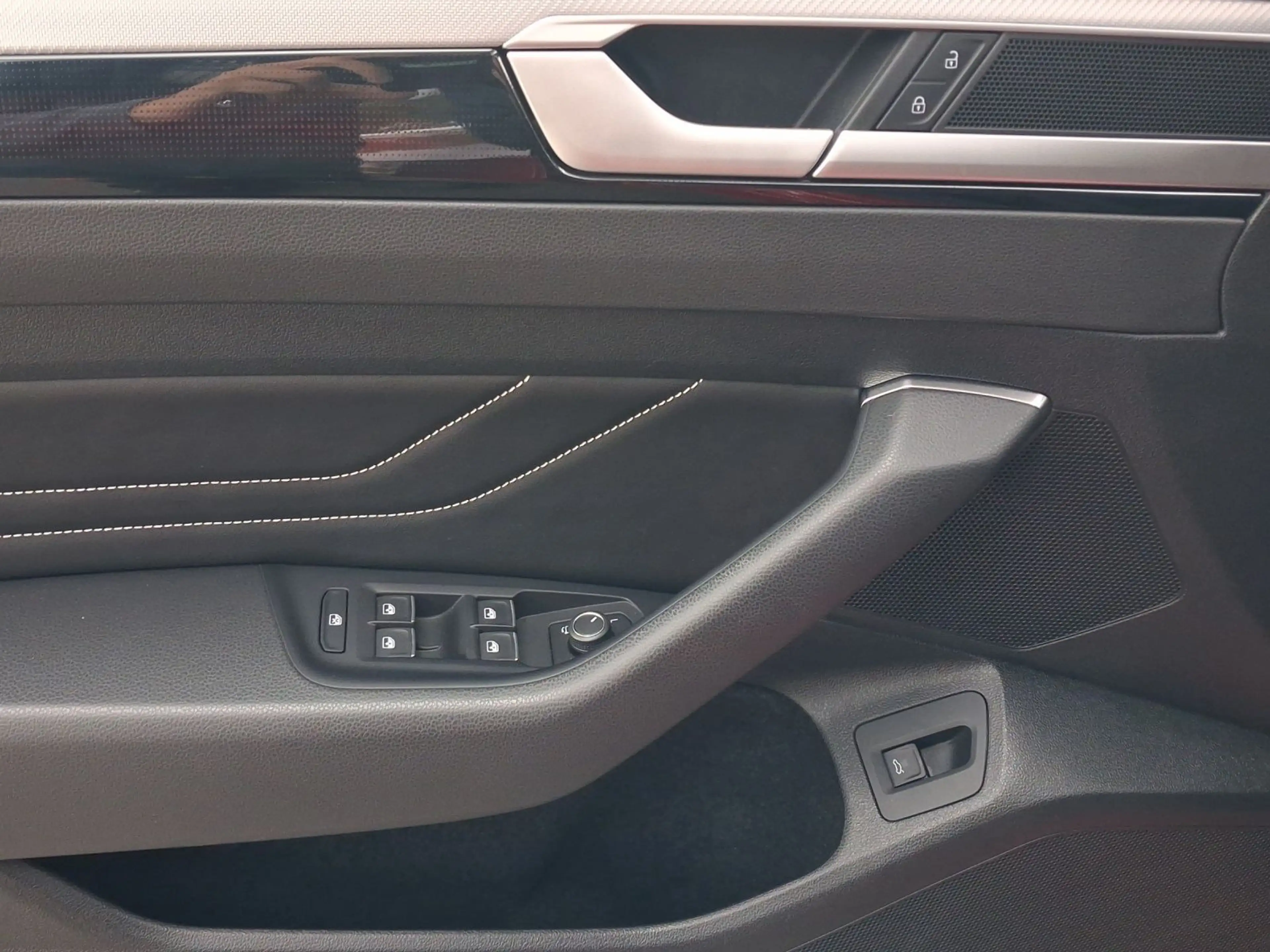 Volkswagen Arteon 2.0 TDI DSG R-LINE LM20 PA — photo 8