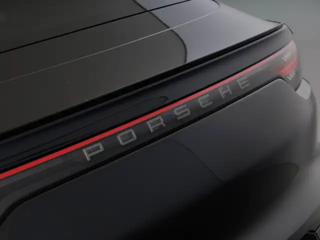 Porsche Cayenne view 13
