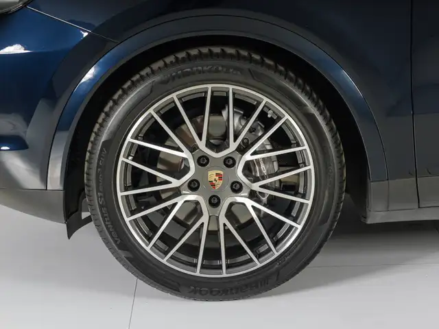 Porsche Cayenne view 9