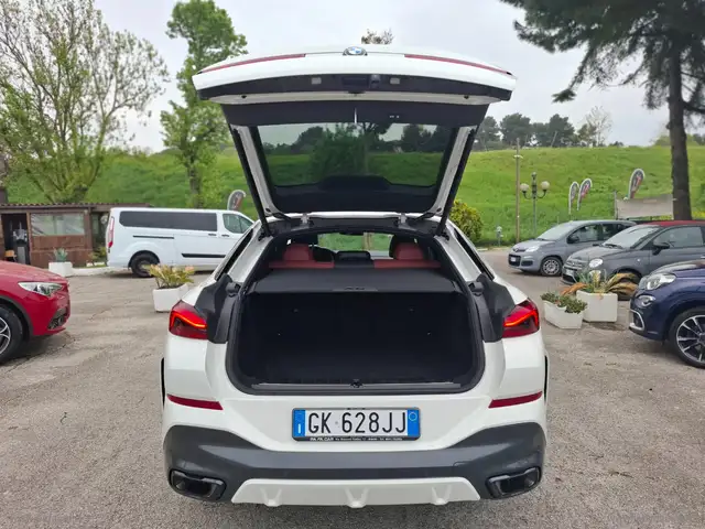 BMW X6 M view 21