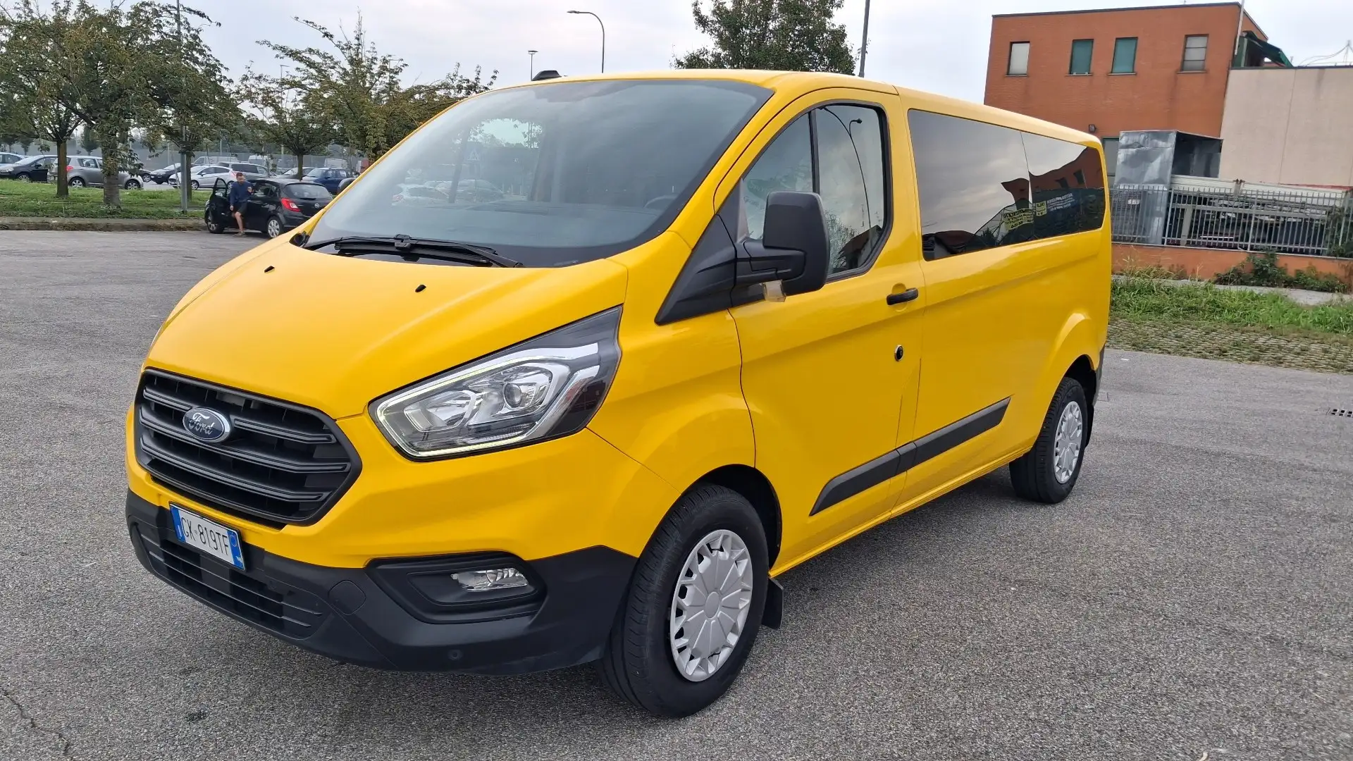 Ford Transit Custom 320 - 9 POSTI L2H1 Trend 2.0 EcoBlue 130 Cv Jaune - 2