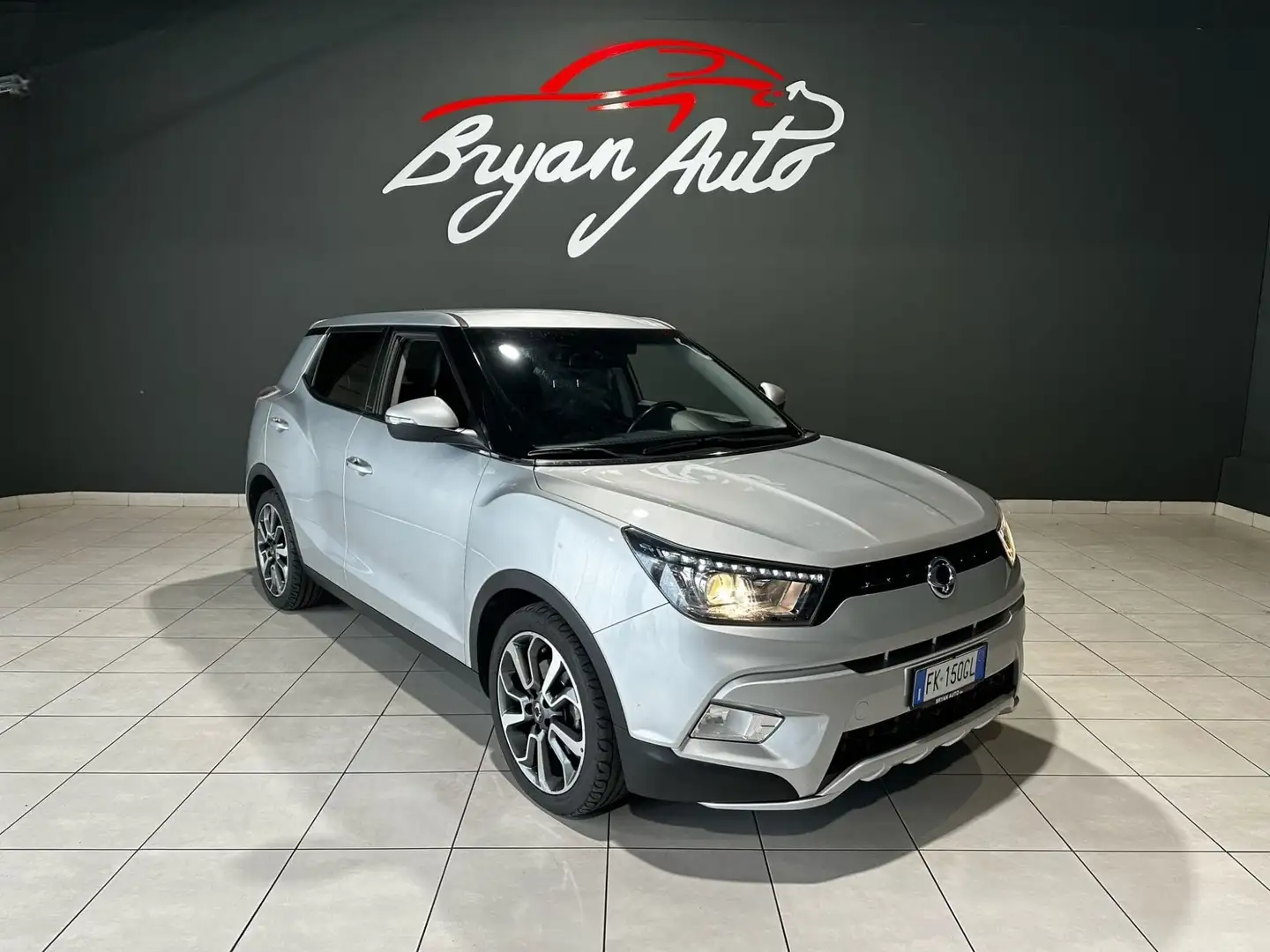SsangYong Tivoli 1.6D Be VISUAL HOT AEBS 2WD Argento - 2