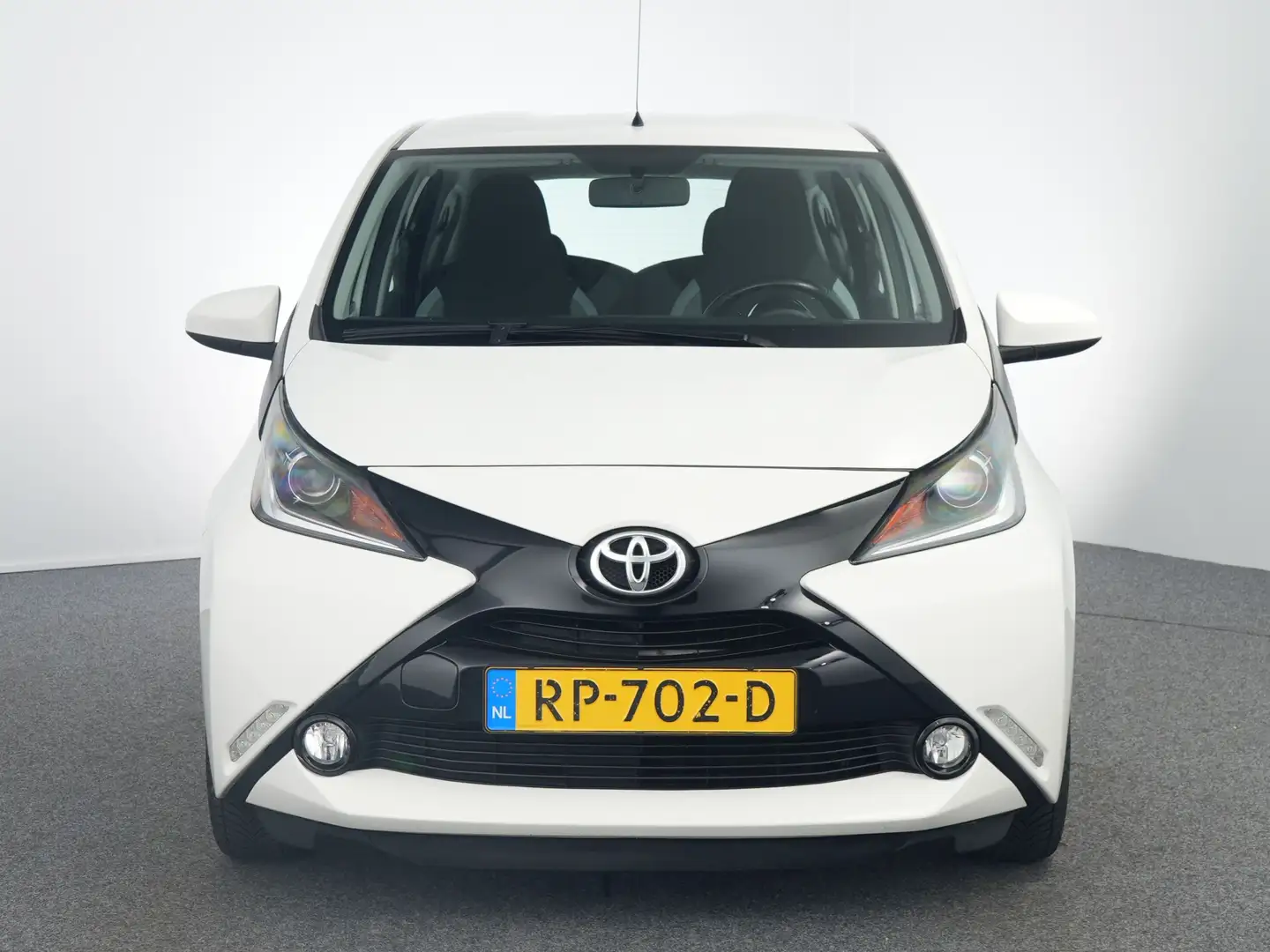 Toyota Aygo 1.0 VVT-i x-play | Achteruitrijcamera | Apple Carp Blanco - 2