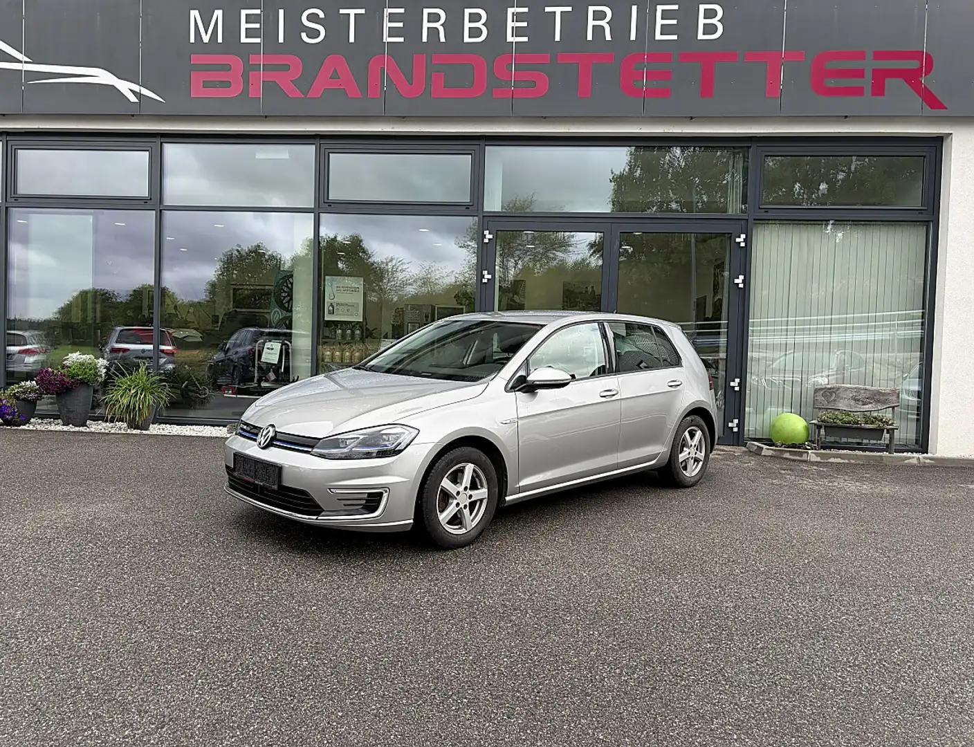 Volkswagen e-Golf 35,8kWh (mit Batterie) Silber - 1