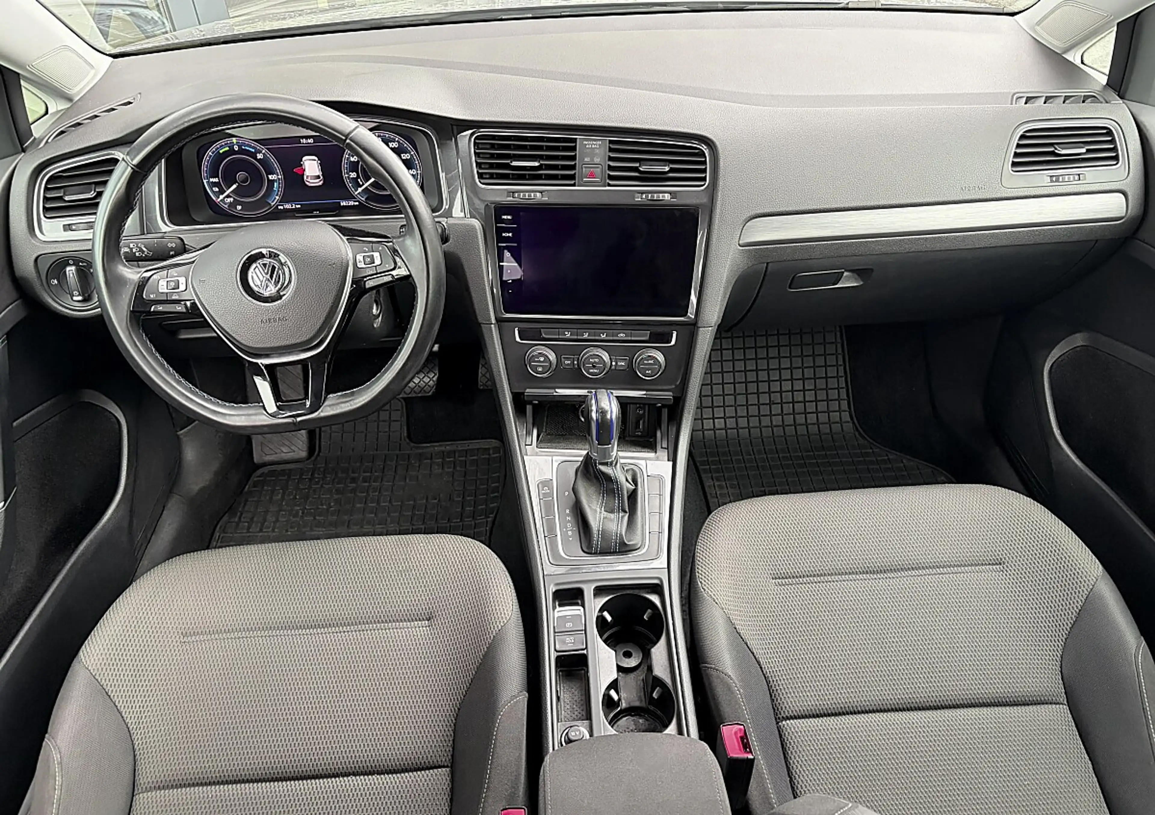 Volkswagen e-Golf 35,8kWh (mit Batterie) — photo 9