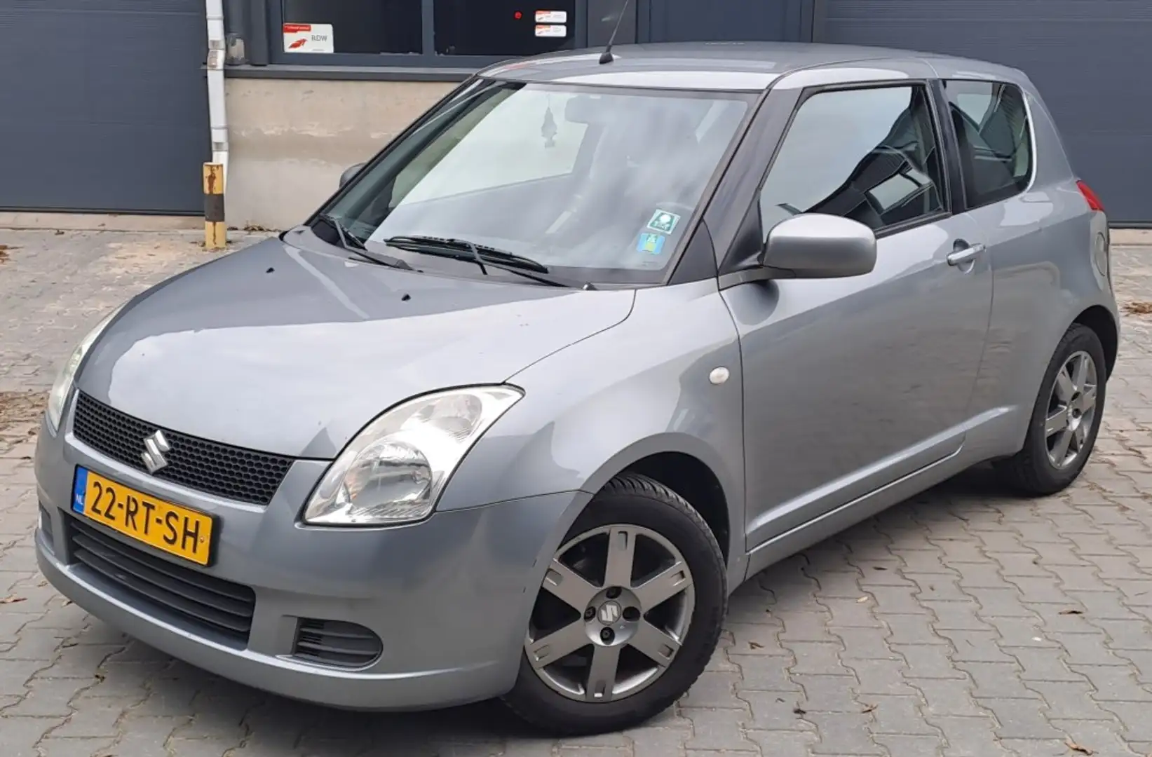 Suzuki Swift 1.3 / 2005 /Airco / APK/ Nieuwe koppeling Grijs - 2