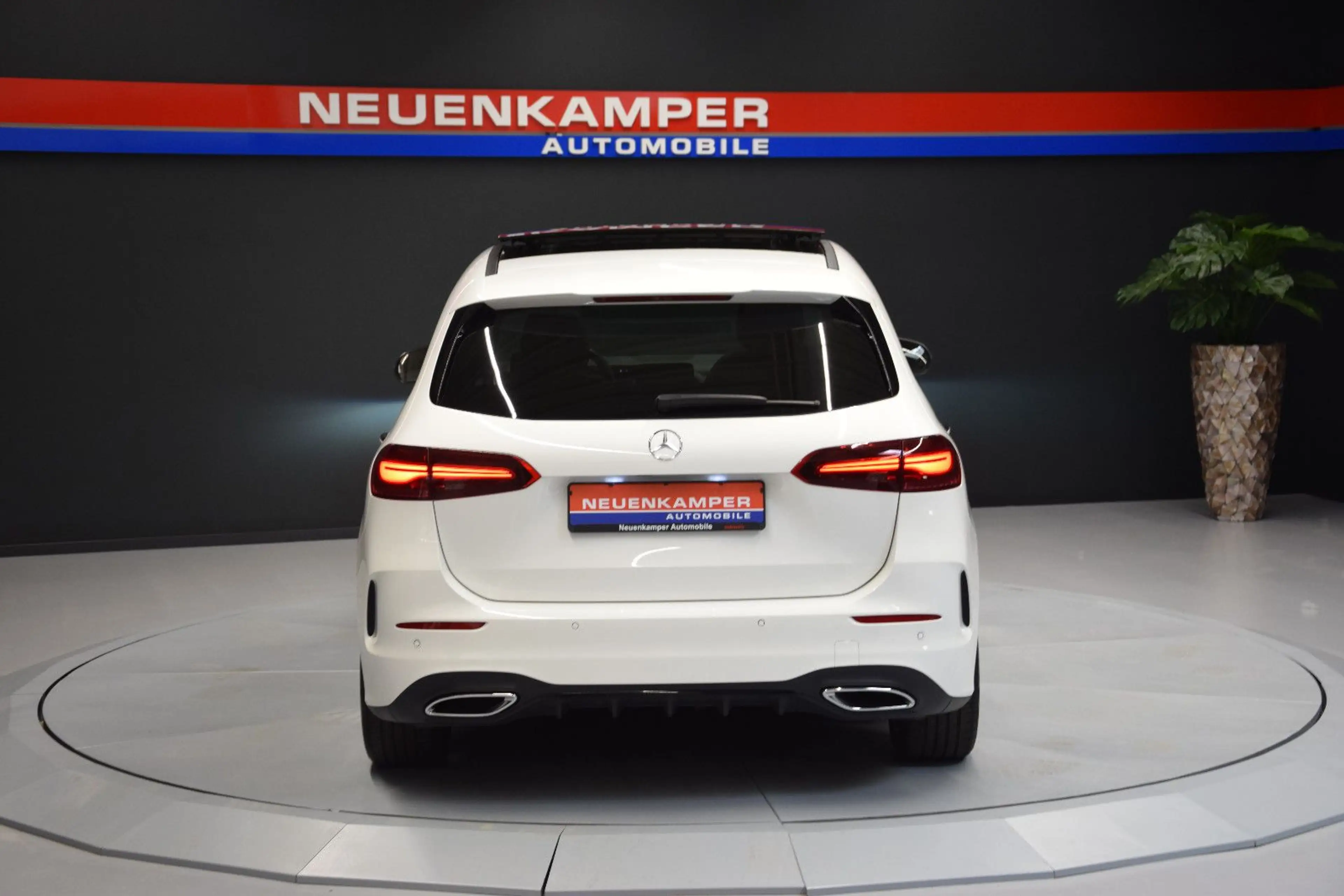 Mercedes-Benz B 250 4Matic AMG Pano 360° Night ACC MBUX Ambi — photo 6