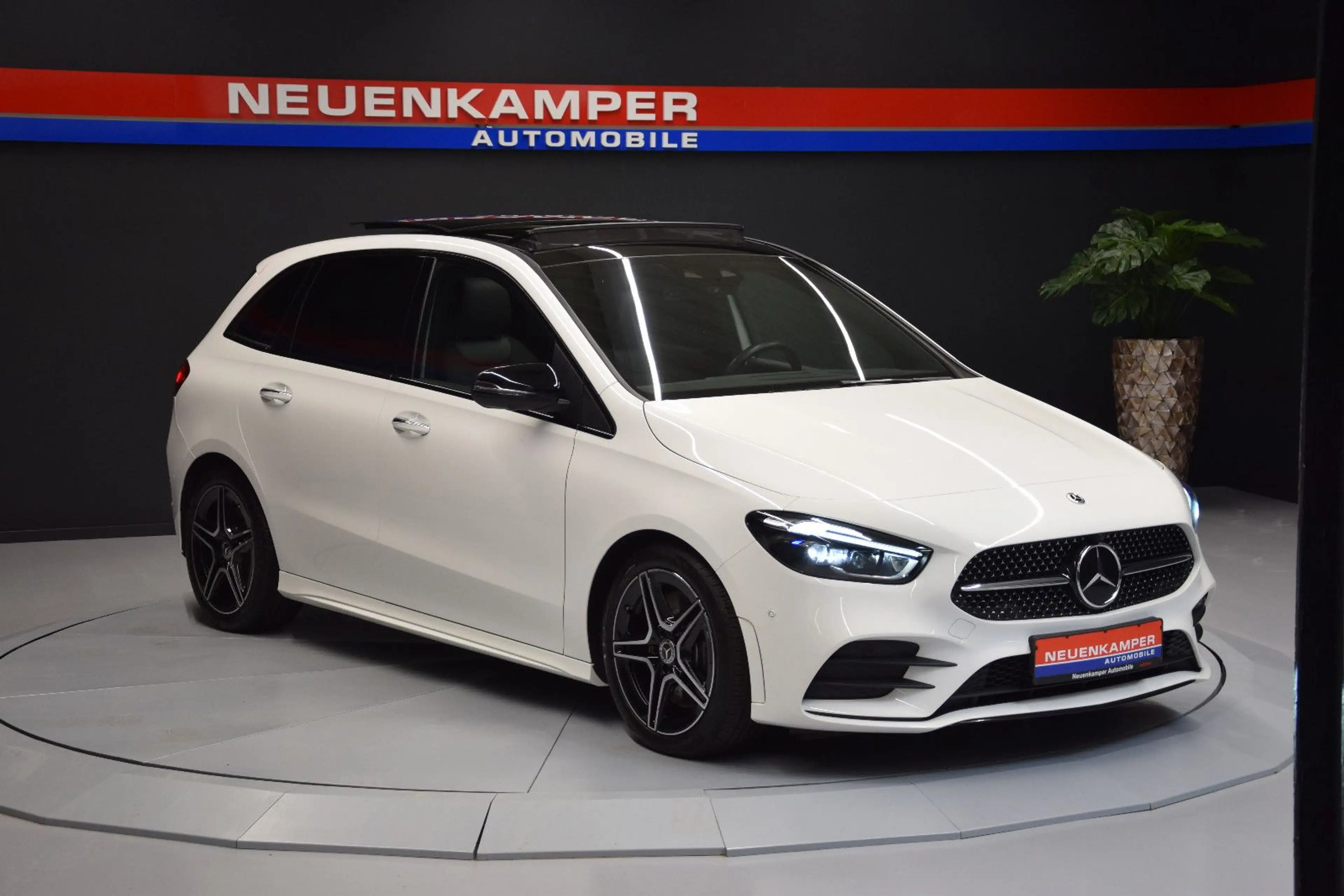 Mercedes-Benz B 250 4Matic AMG Pano 360° Night ACC MBUX Ambi